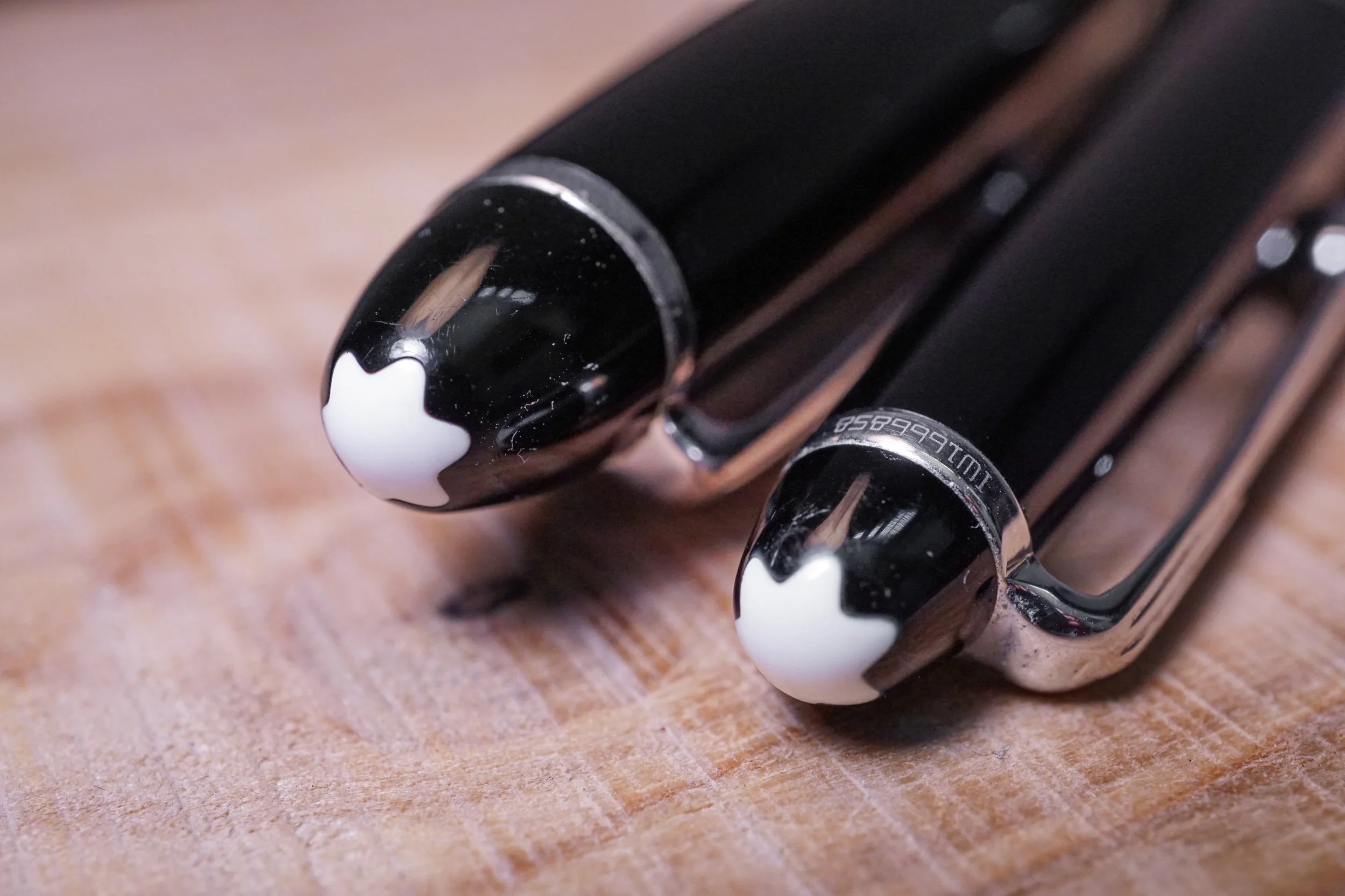 the snowflake on the top off the smaller fake 144 seems to be painted on instead of a different piece as opposed to the real 161 ballpoint