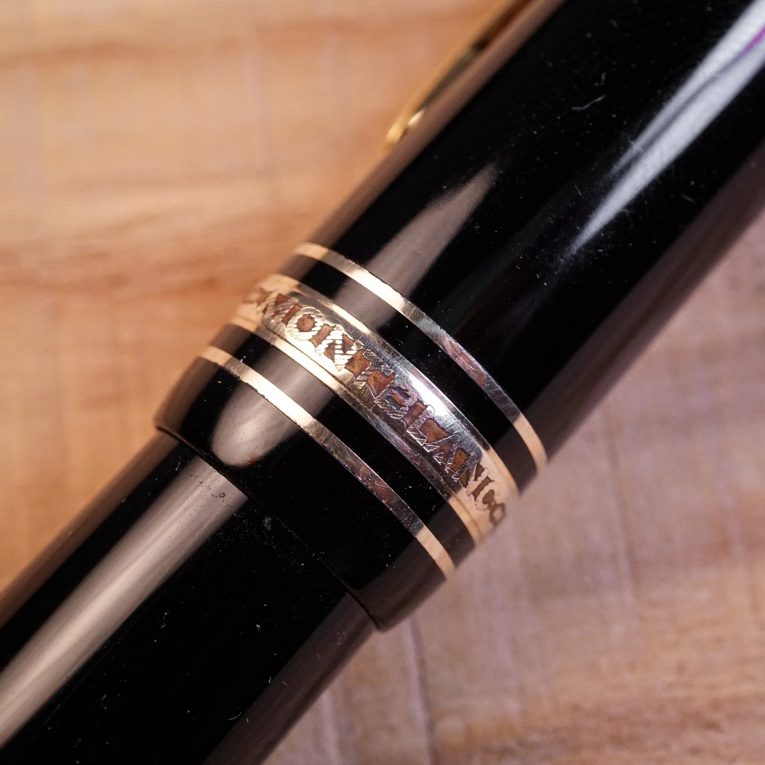 center band of the vintage 146 with the word Montblanc