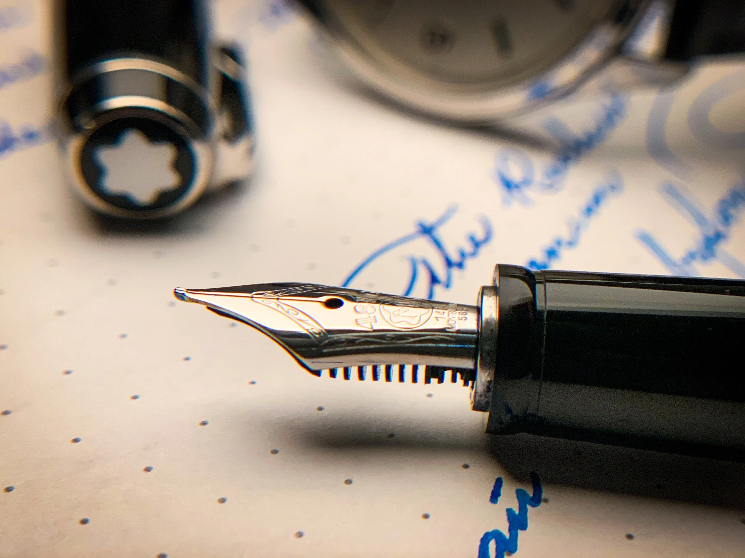 another photo from the archive: this one shows just a bit more of that nicely finished feed and the profile of the usual 144 Montblanc nib