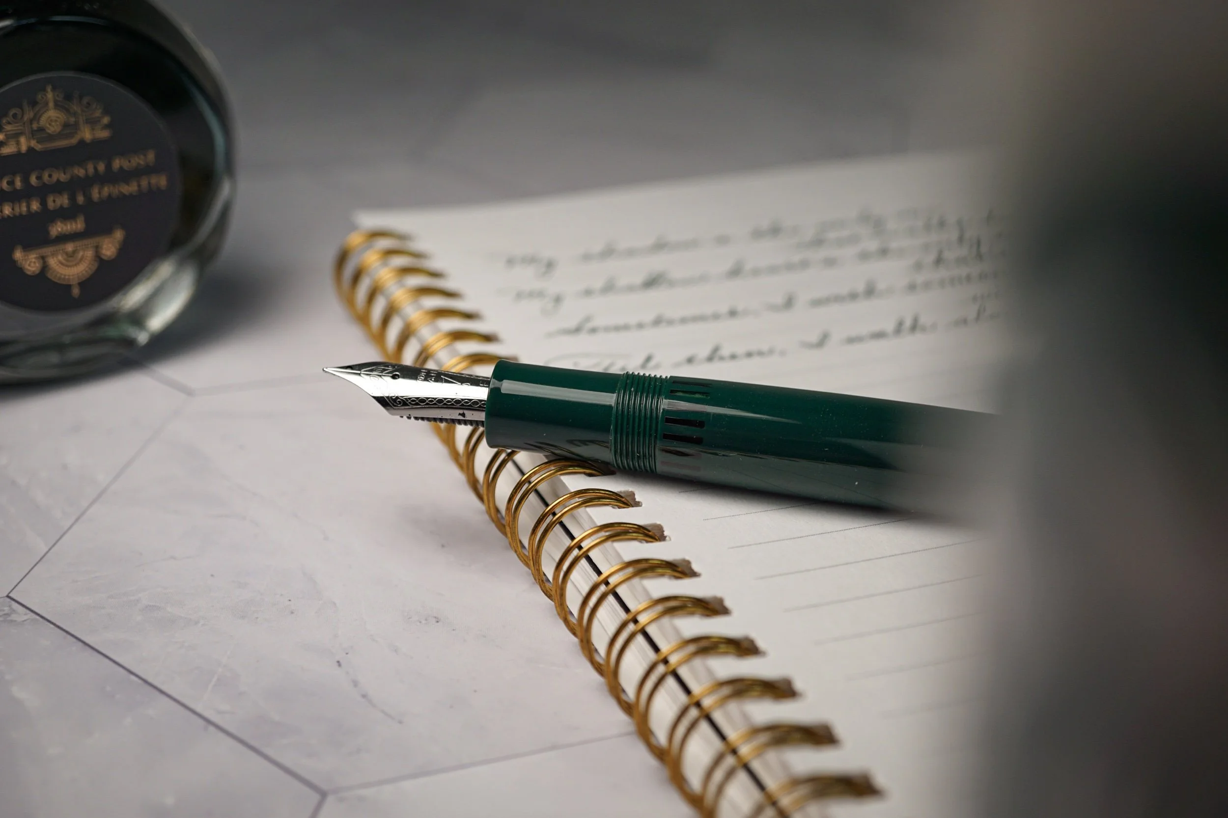 The perfect homage? - Moonman P136 Fountain pen Review
