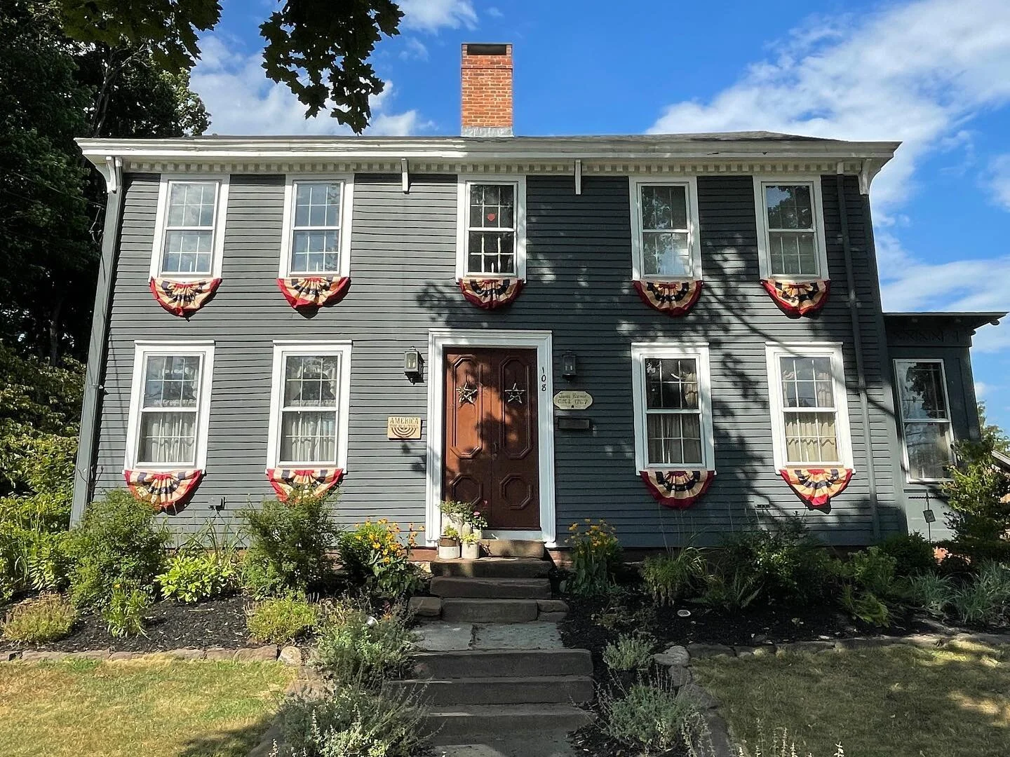 Enjoy the long weekend! Get outside, take a walk and enjoy some houses! 
#oldhomes #oldhomerestoration #newenglandliving #newenglandhomes #connecticutlife #cthouses #connecticuthomes #houselovers #houselove #housegoals #houseexterior #labordayweeken
