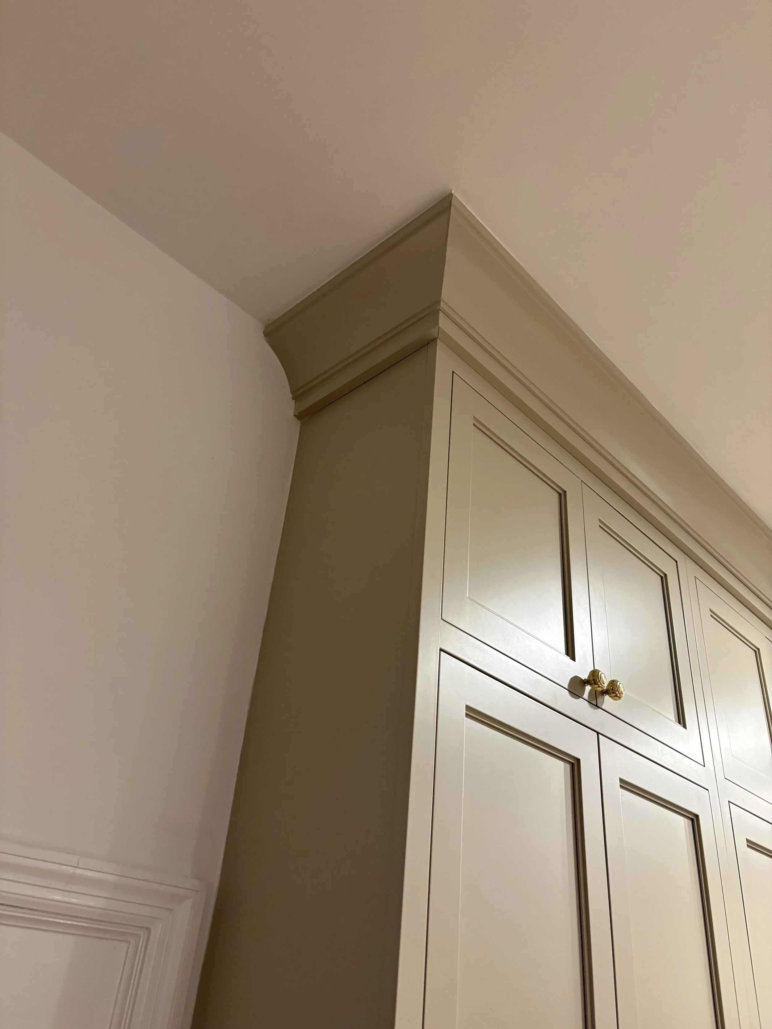high gloss cabinet with large crown molding detail