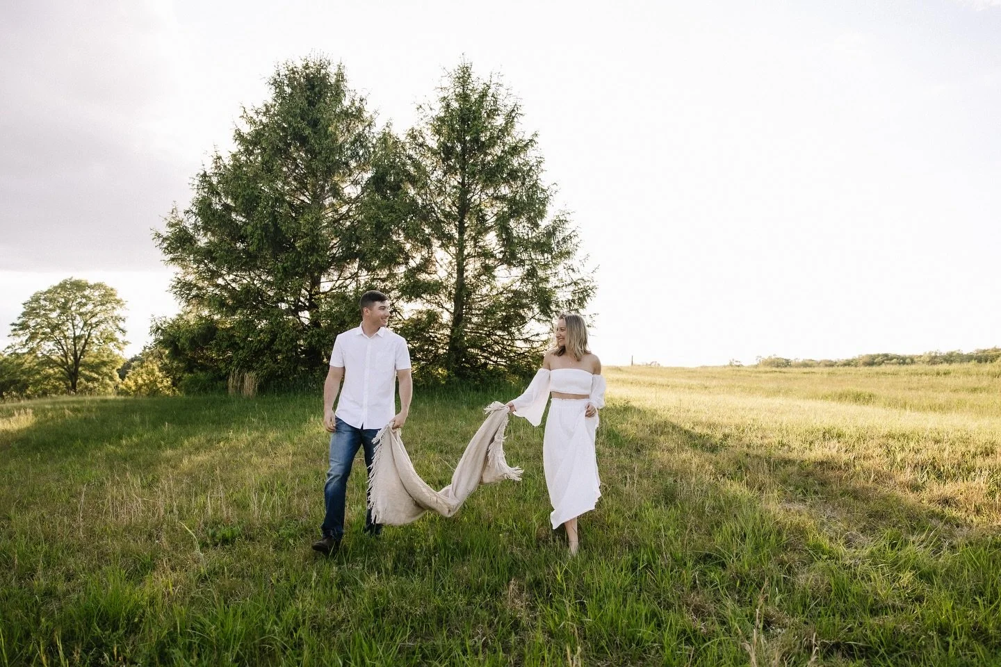 This weather is gorgeous, friends!!! Book your outdoor session before the calendar is full! 😍✨