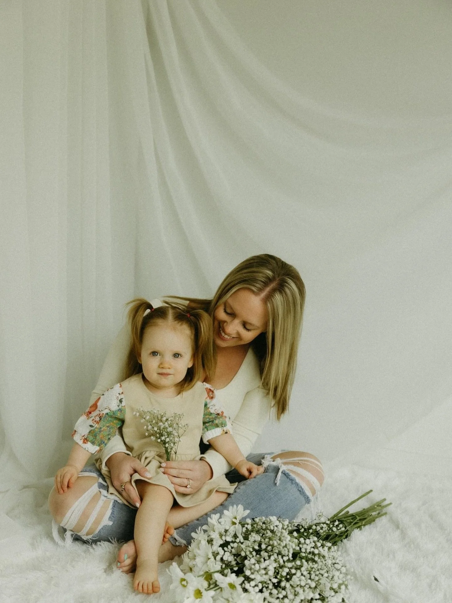 Motherhood minis go live tomorrow at 6pm! ✨😍