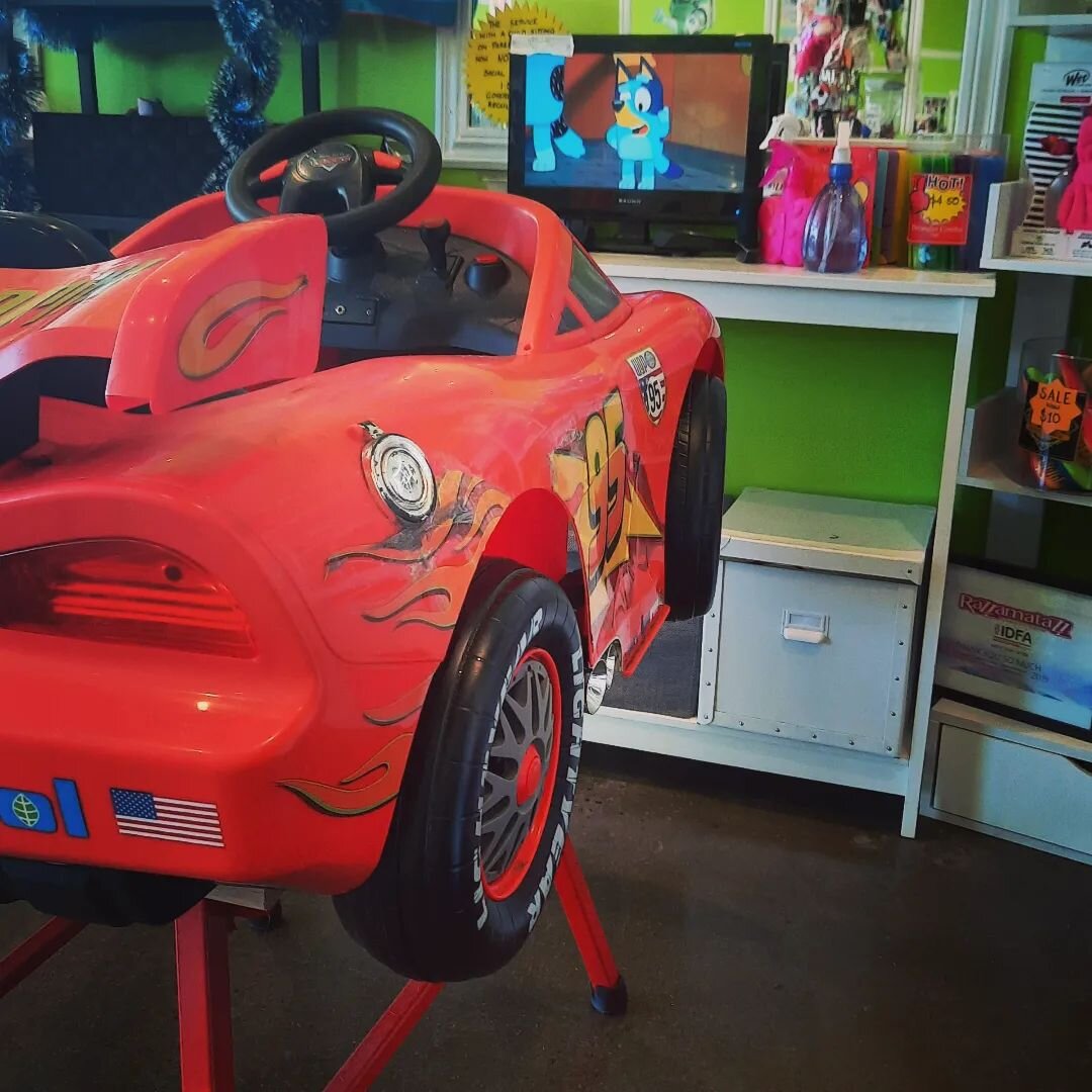 What's more fun than having a haircut  in Lightning McQueen car and watching Bluey 🚘💇&zwj;♂️💇&zwj;♀️👍😃
Walk-ins welcome before 4pm or 📞 9432 8130 

#kidscuts#lightningmcqueen#kidssalon#haircutsforkids