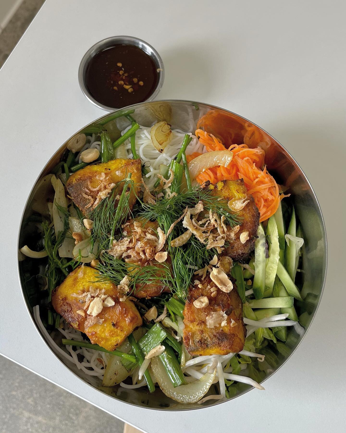 Our Fish Noodle Salad ~ b&uacute;n c&aacute; ~ seasoned with turmeric and tossed with fresh greens, dill, pickled carrots and rice noodles. Don&rsquo;t sleep on it!

#vietnamesefood