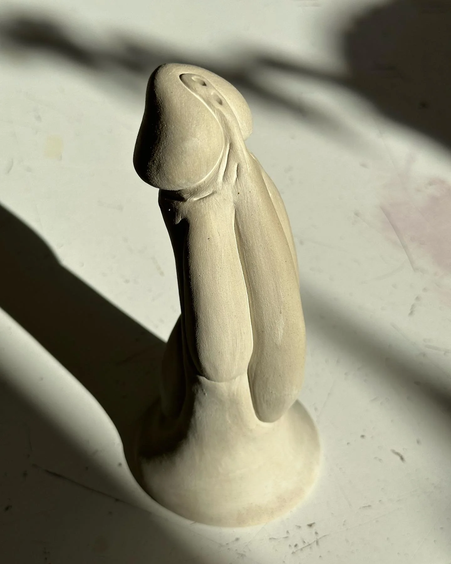 Another beauty. ✨

I have so much fun making these lovely shapes!

#ceramics #pottery #keramikk #clay #potteryvideos #pottersofinstagram #handmade #handmadepottery #handmadeceramics #dactyldesign #dactyldesignceramics