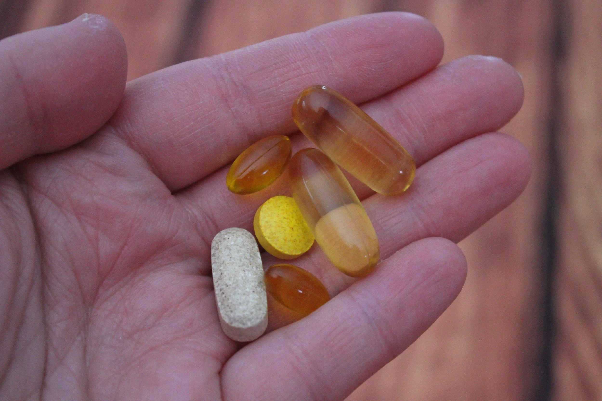 The increase in dementia requires a holistic approach to prevention and treatment. In addition to essential nutrients such as vitamin D, B vitamins, and omega-3 fatty acids,