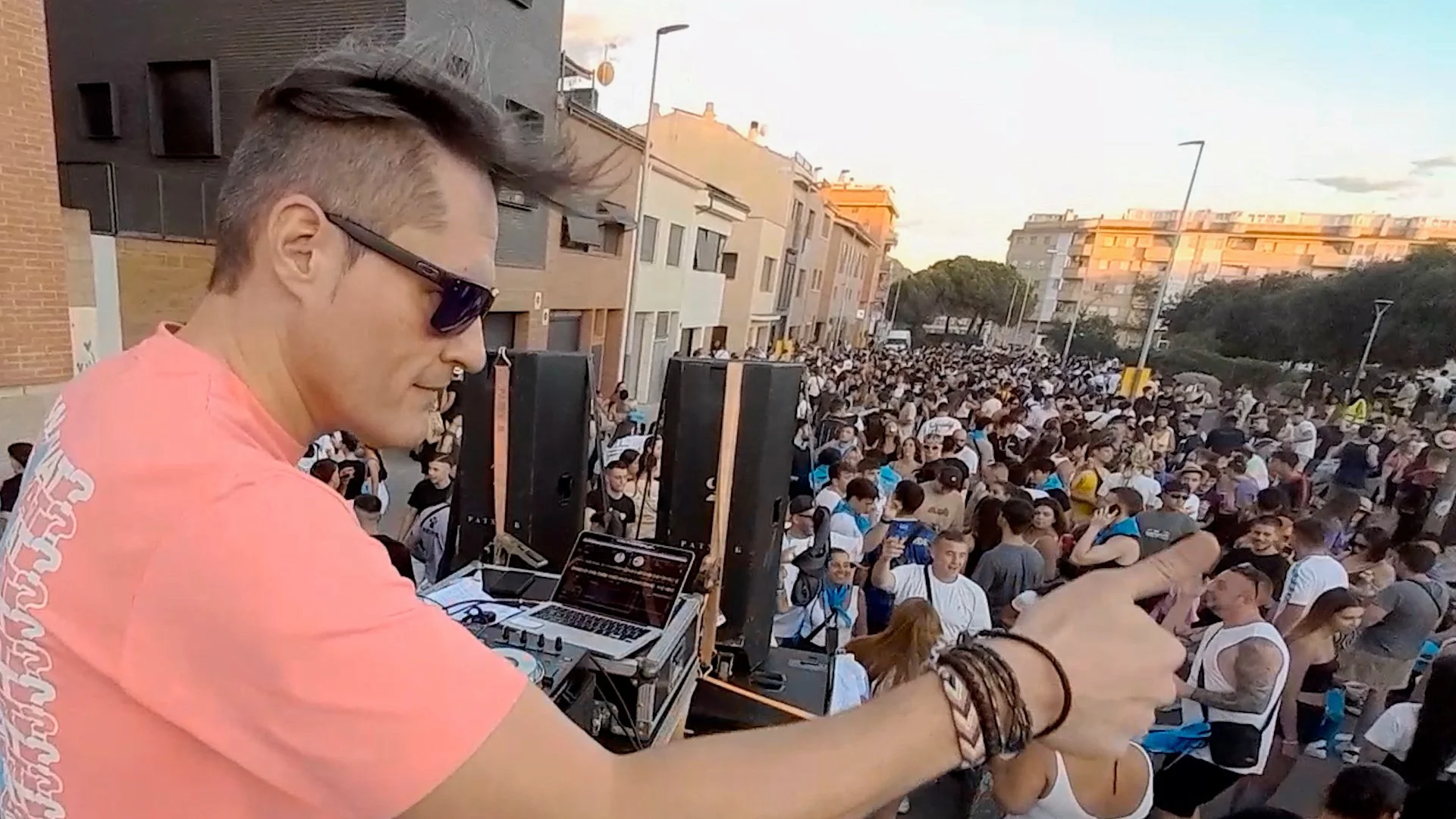 ivan-jimenez-dj-fiesta-calle-pasacalles-2025-barcelona-07.jpg