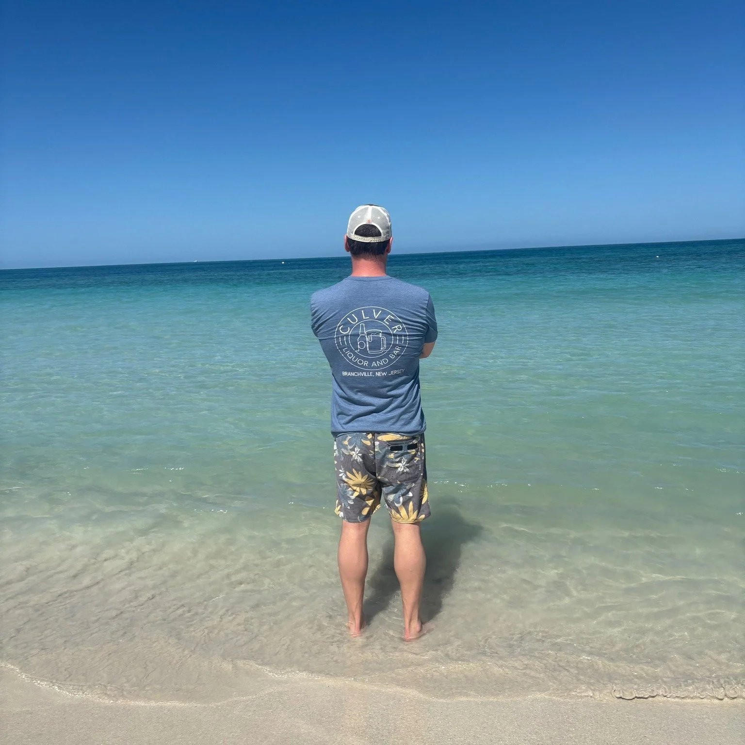 📸PHOTO Contest!🌅

🍻Take a picture with our merch or growler, share with our bartender, and enter a Culver Liquor and Bar raffle during May, June, July, and August for a free piece of merch! We'll pick the last Thursday of the month. 

👕Make sure 
