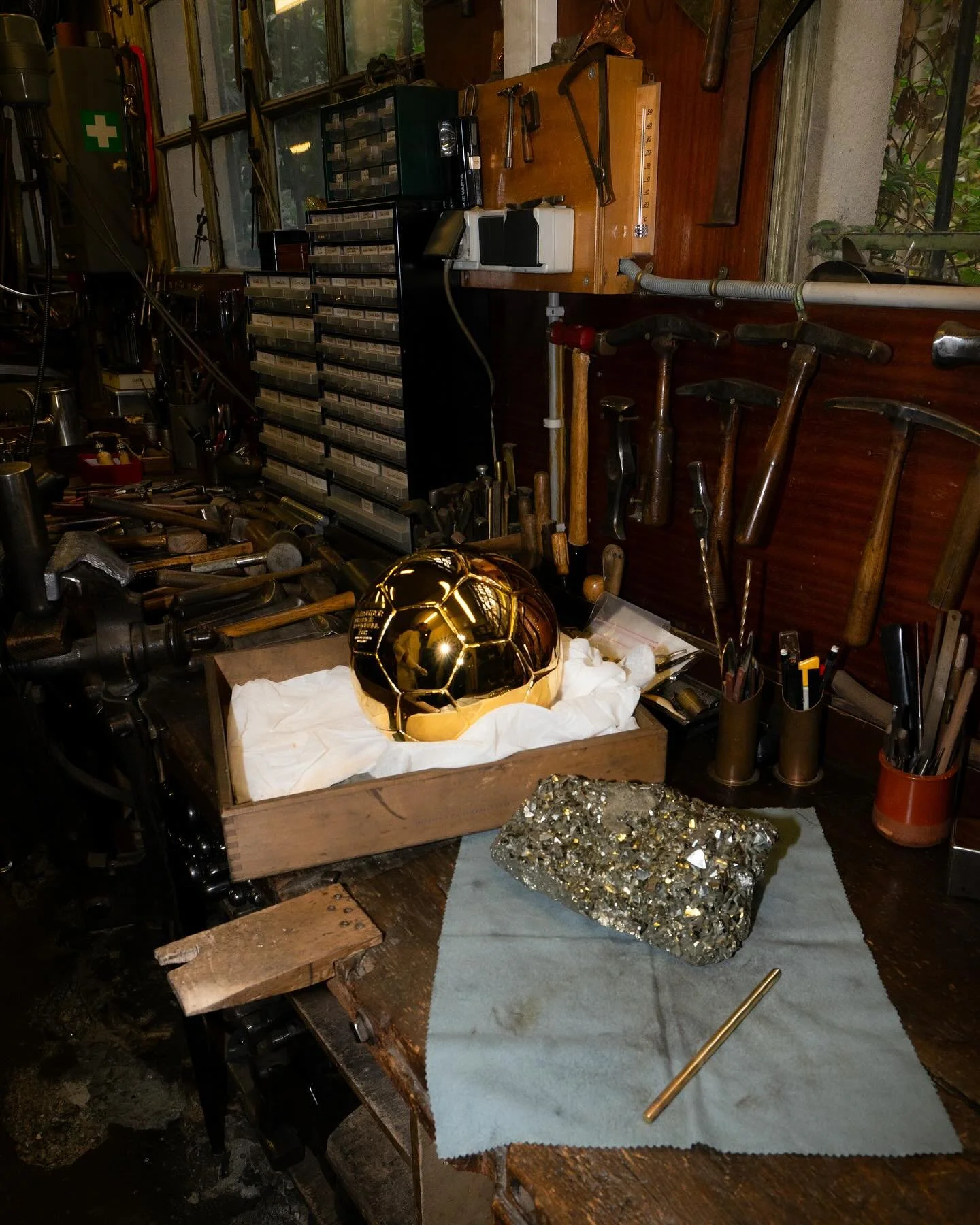 Ballon d&rsquo;Or Savoir-Faire, Paris, 2024 / for @soccerbible @ballondorofficial @melleriojoaillier
#ballondor #football #artisan #orfevrerie #savoirfaire
