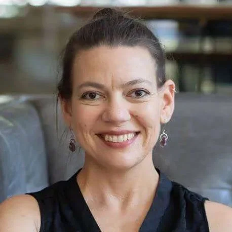 Laura Jawad headshot