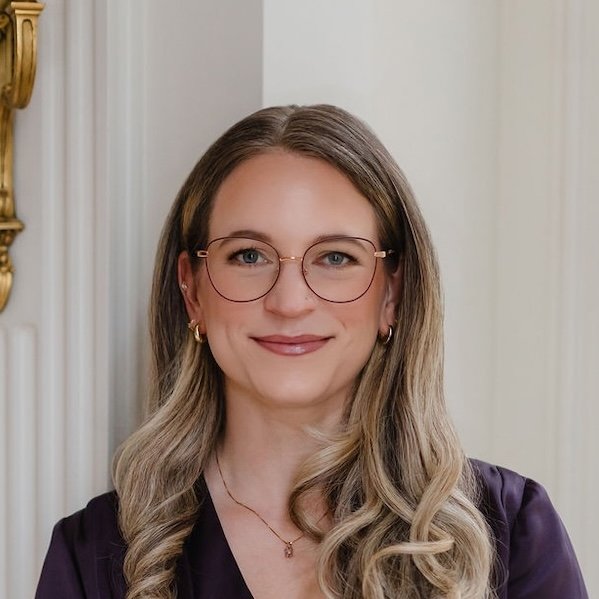 Laura Schoenfeld headshot