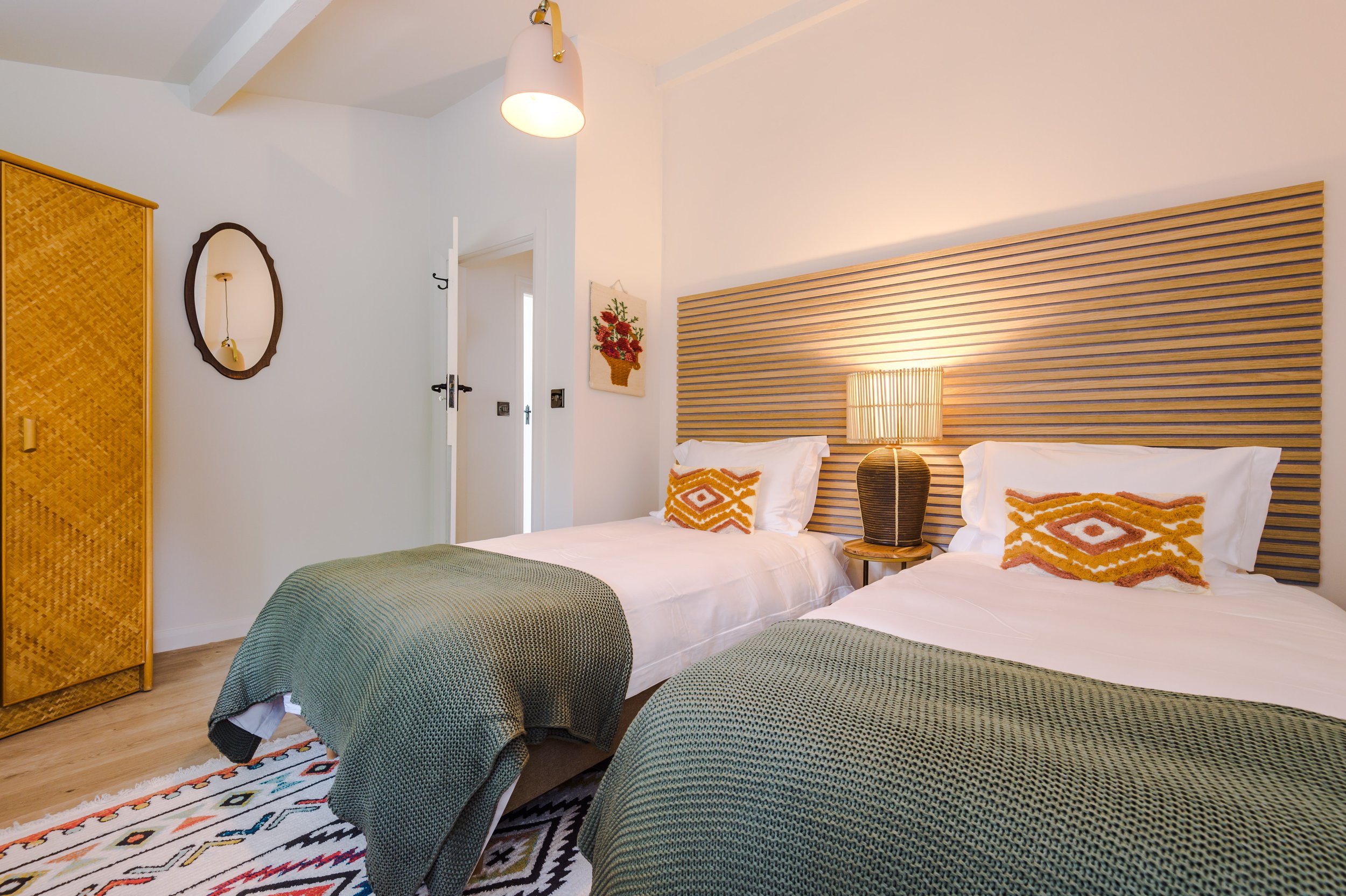 /Luxury-twin-bedroom-garden-view