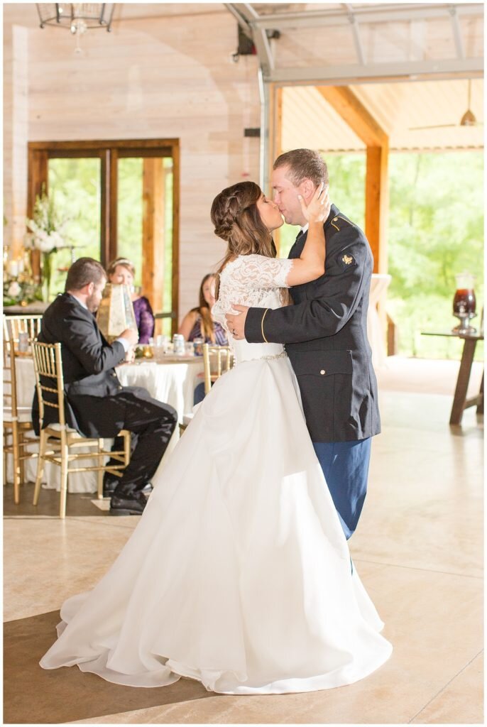 A-Mathews-Manor-Wedding-Katie-Alec-Best-Birmingham-Alabama-Wedding-Photographers-39-686x1024.jpg