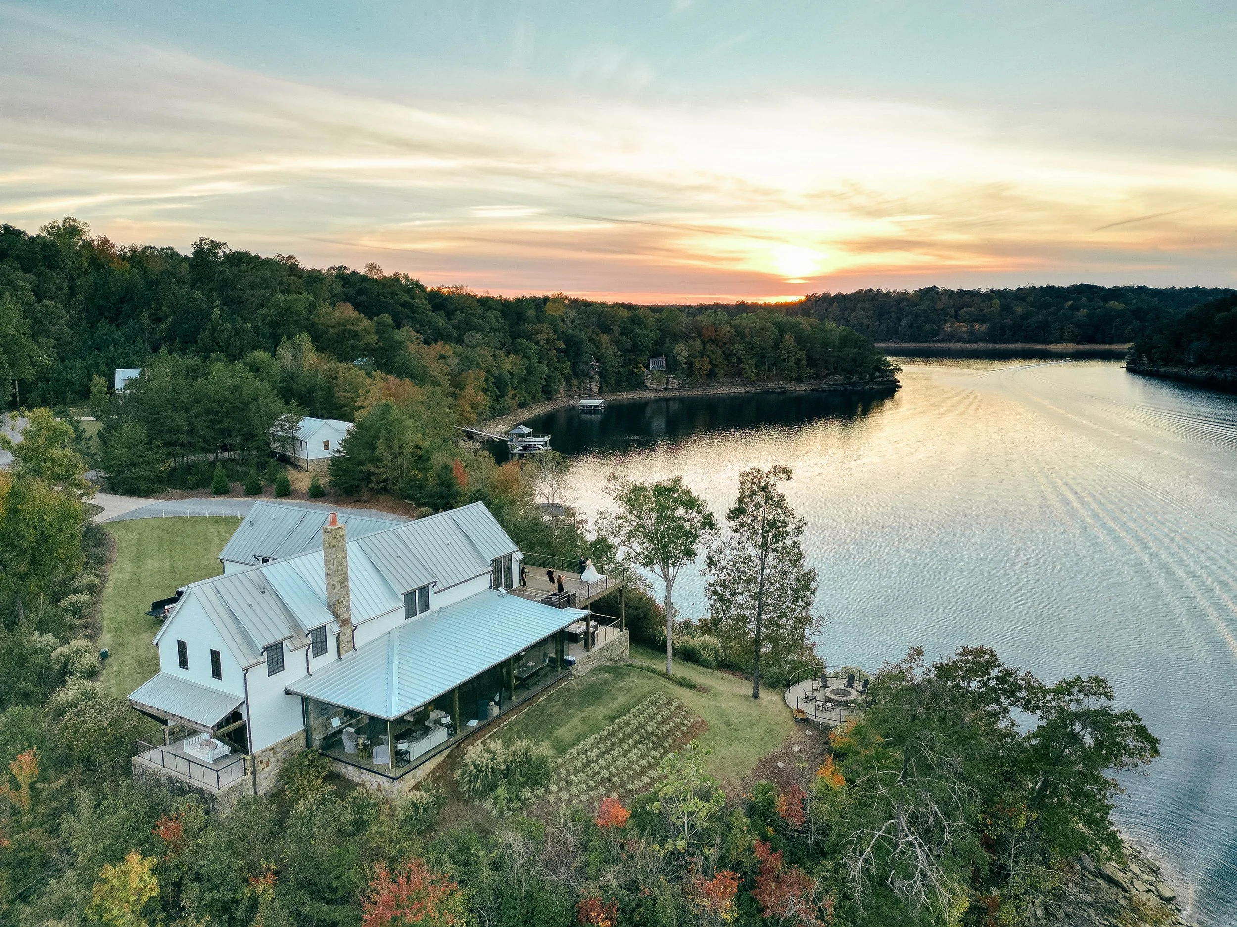 Barn at Smith Lake