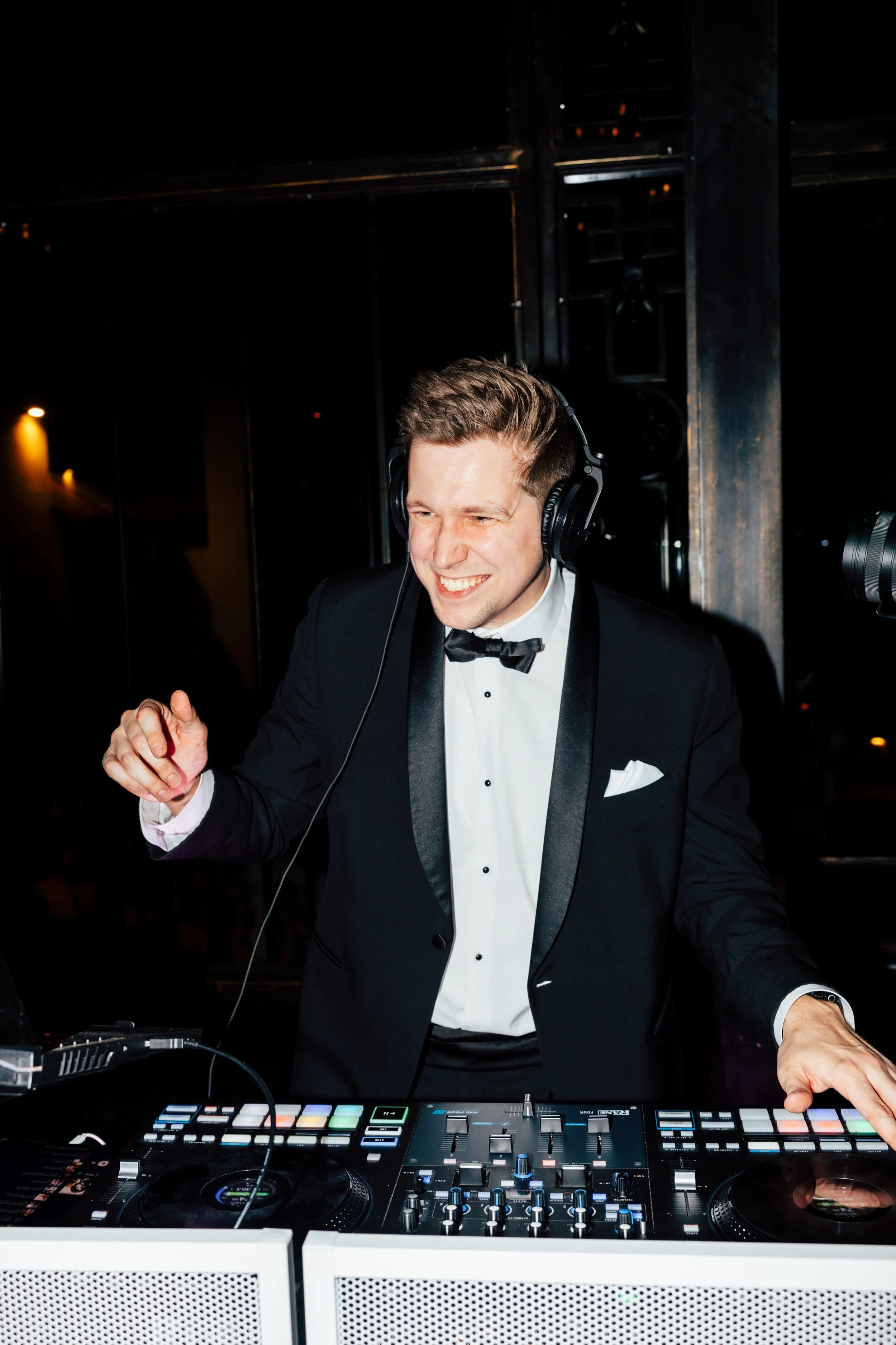 DJ.jpg