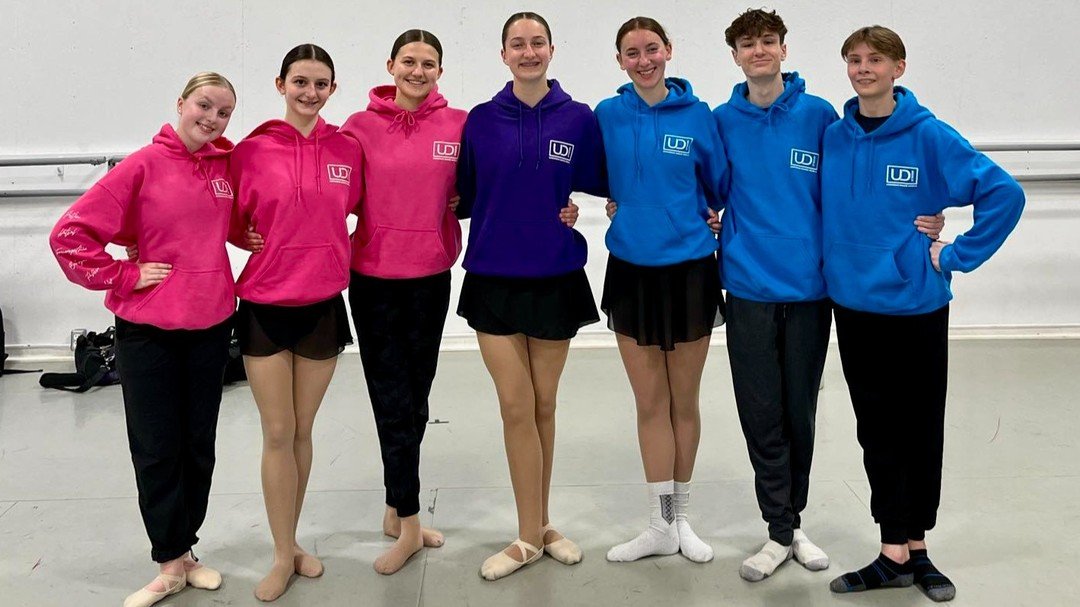 Beautiful colours... almost like Pysanky! 🤩 
The dancers of @tavriaschoolofukrainiandance wearing their ribbon insipred UD World 🌎 hoodie collection! 🙂 
.
Taking orders now by sending an email to udworldmerch@gmail.com