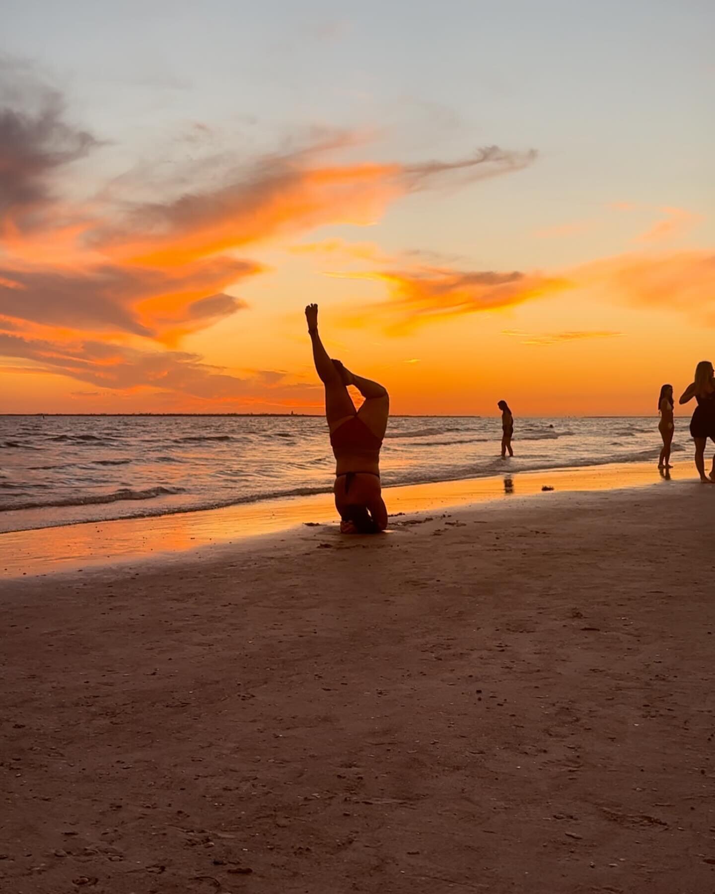 Headstands, friends, and sunsets. 

#headstand #headstandpractice #yoga #yogainspiration #yogaeverywhere #yogaeverydamnday #fl #florida #friends #sunsets #sunset #floridabeaches #floridasunset #sunset_pics #sunsetphotography #nature #headstandeverywh