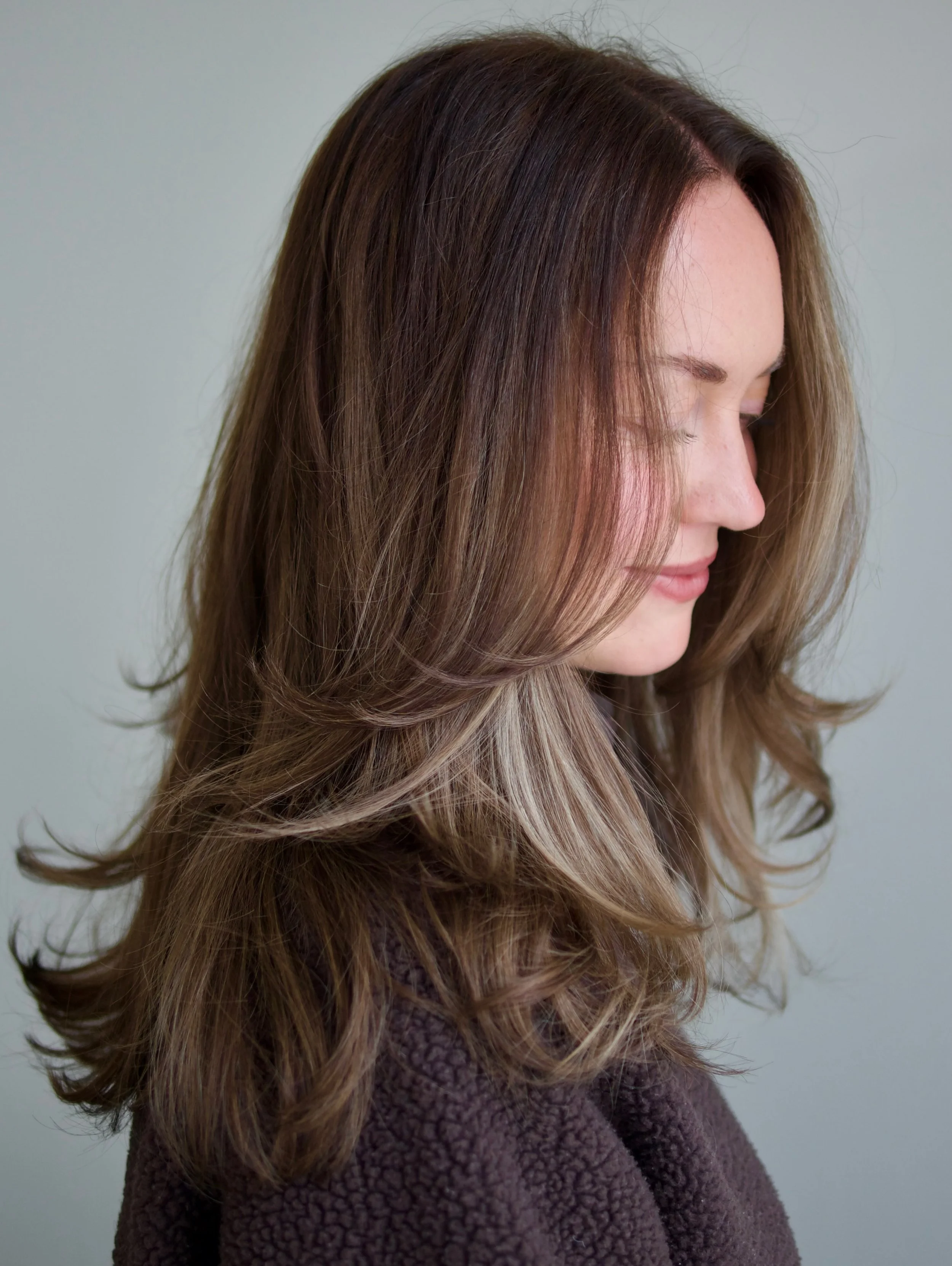 your sign to go brunette for fall 🤎🍂

think warm brownie tones, soft beige-taupe dimension &amp; that glossy, lived-in finish we can&rsquo;t get enough of. rich without feeling too dark, warm without feeling too golden. just the prettiest kind of b