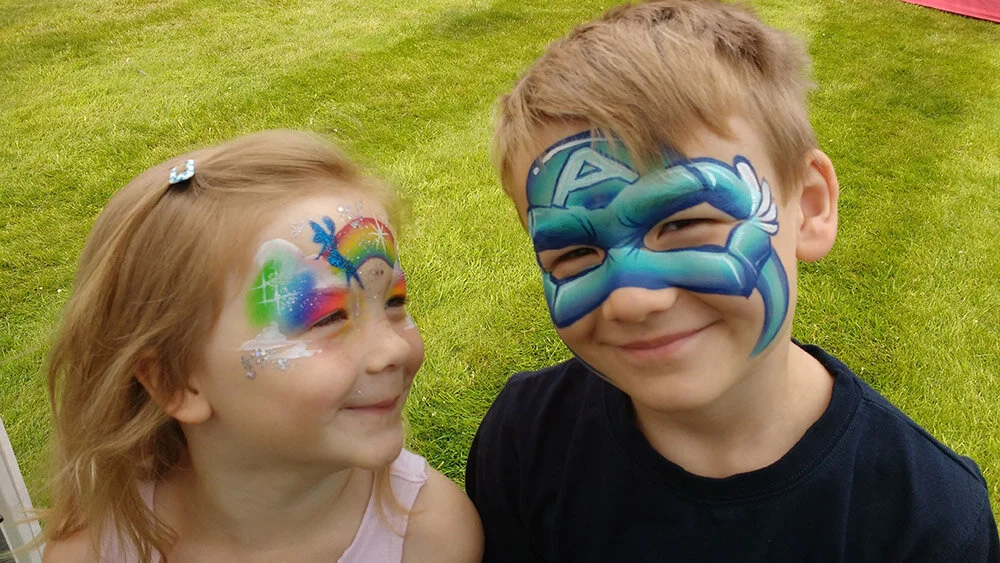 Cheeky Kez's Face Paints Balloon Displays Face Painting