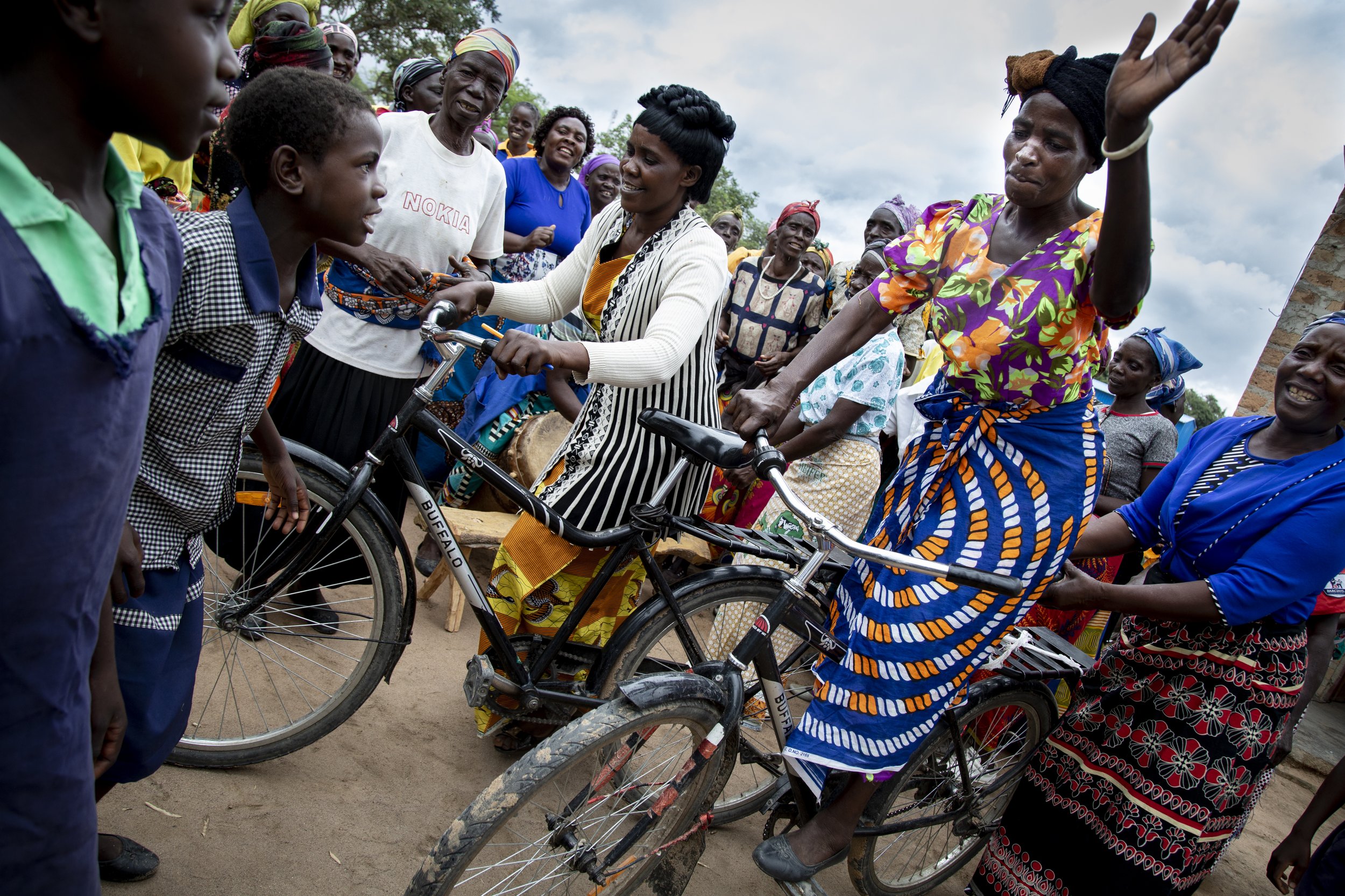 Celebrating cycles and cellphones – Luyaba south of Kalomo Zambia_49619616967.jpg