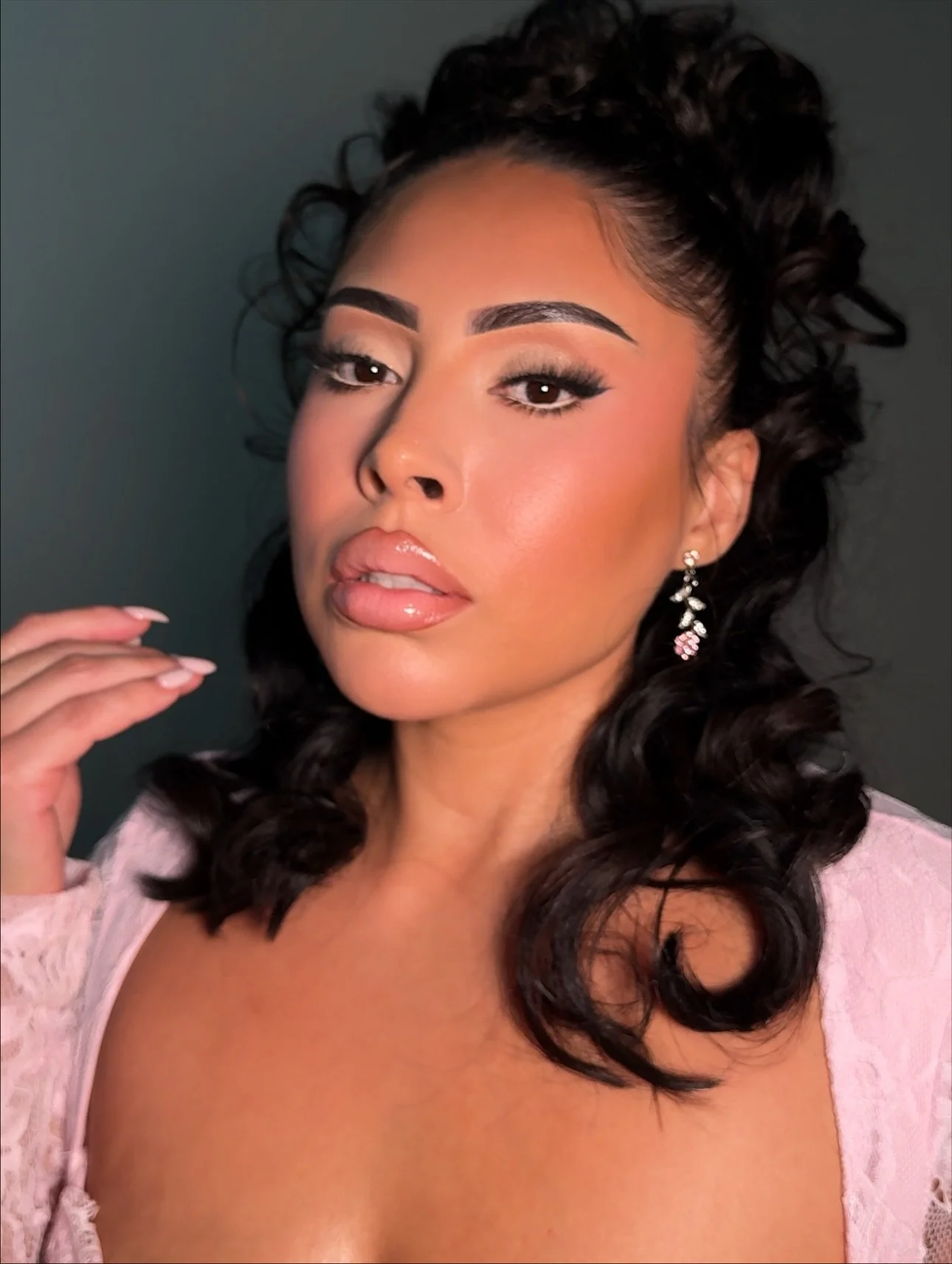 More of this Kali Uchis inspired glam&hellip;.pretty obsessed with it ✨

#hairandmakeup #kaliuchis #nudenails #atxmua #texasmua #houstonmua #dallasmua #miamimua #bridalmakeup