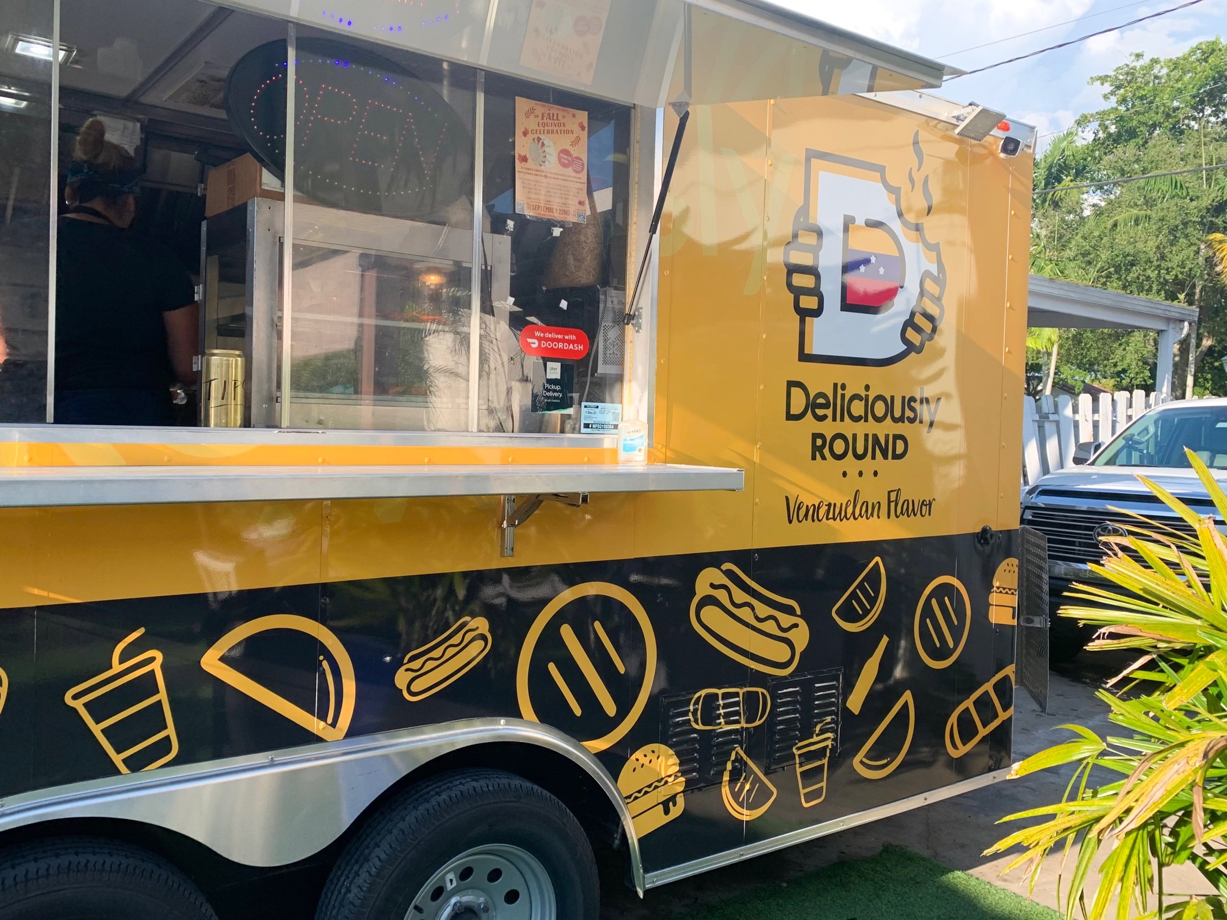 Deliciously Round - Food Truck