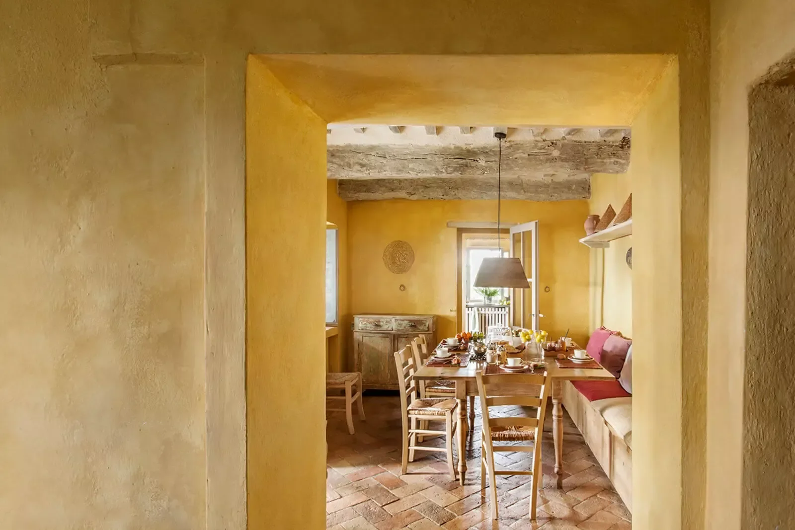 125_Une maison en pierres modernisée avec vu.webp