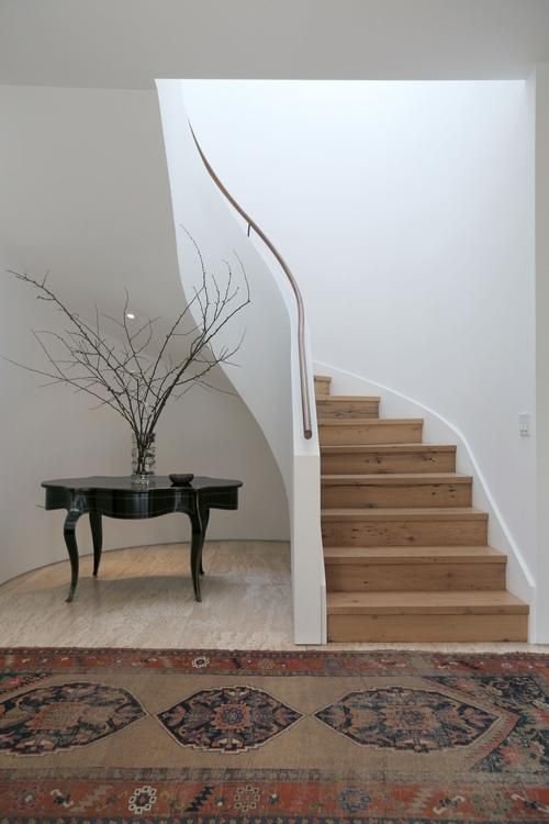 085_Inspiration_ The curved staircase - grei.jpg