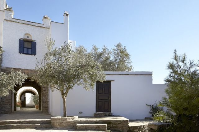 035_House in Tinos village Berdemiaros 2.jpg