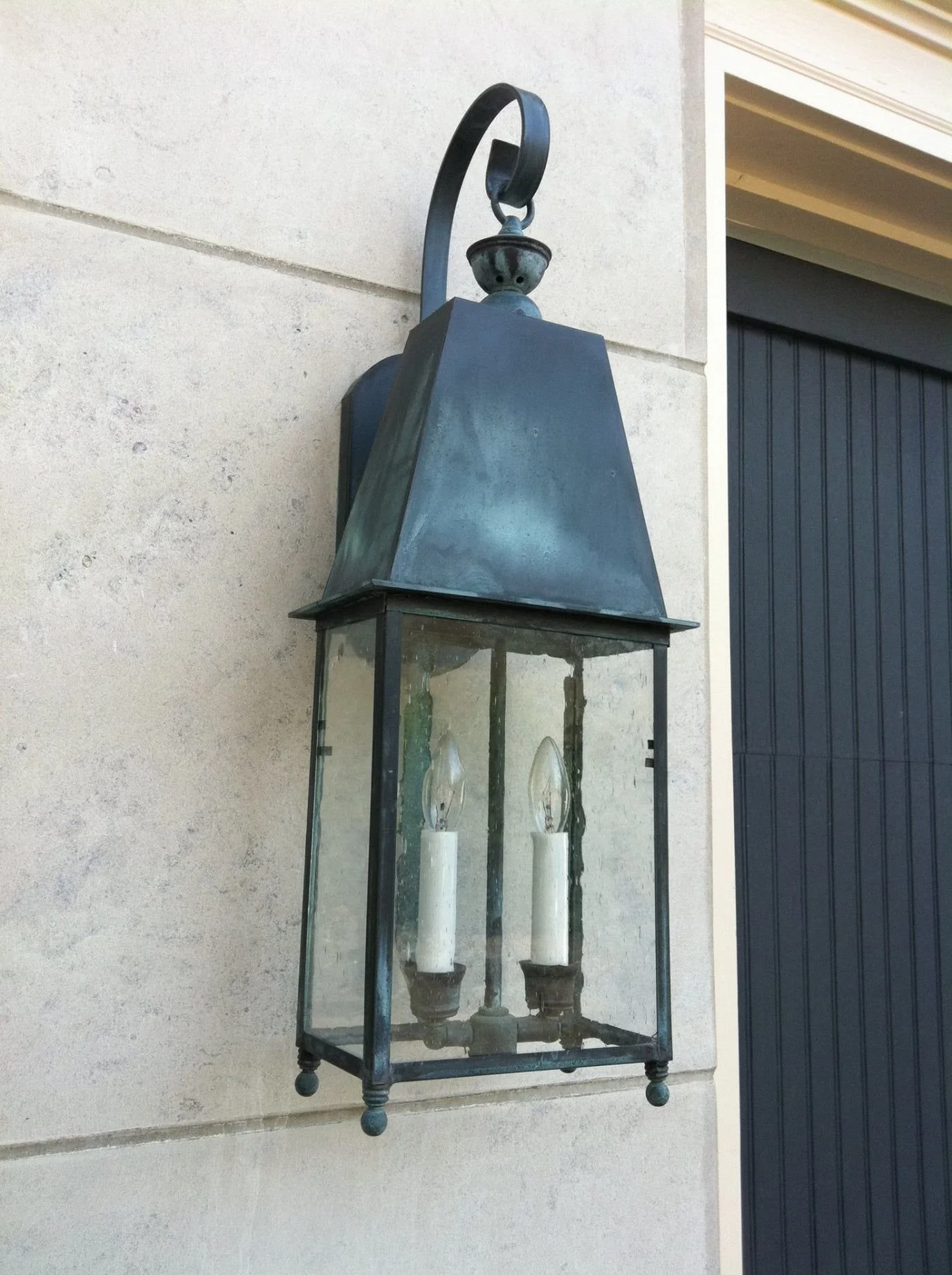 089_Manor Lantern - Wall Mount30.jpg