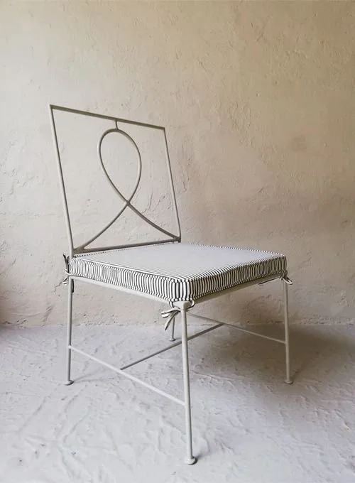Alejandra Loop Chair
Casamidy
Dimensions: 18.5″ W × 20″ D × 35″ H; seat height: 18″
Material/Finish: Wrought iron; customizable painted finish
Quantity: 1