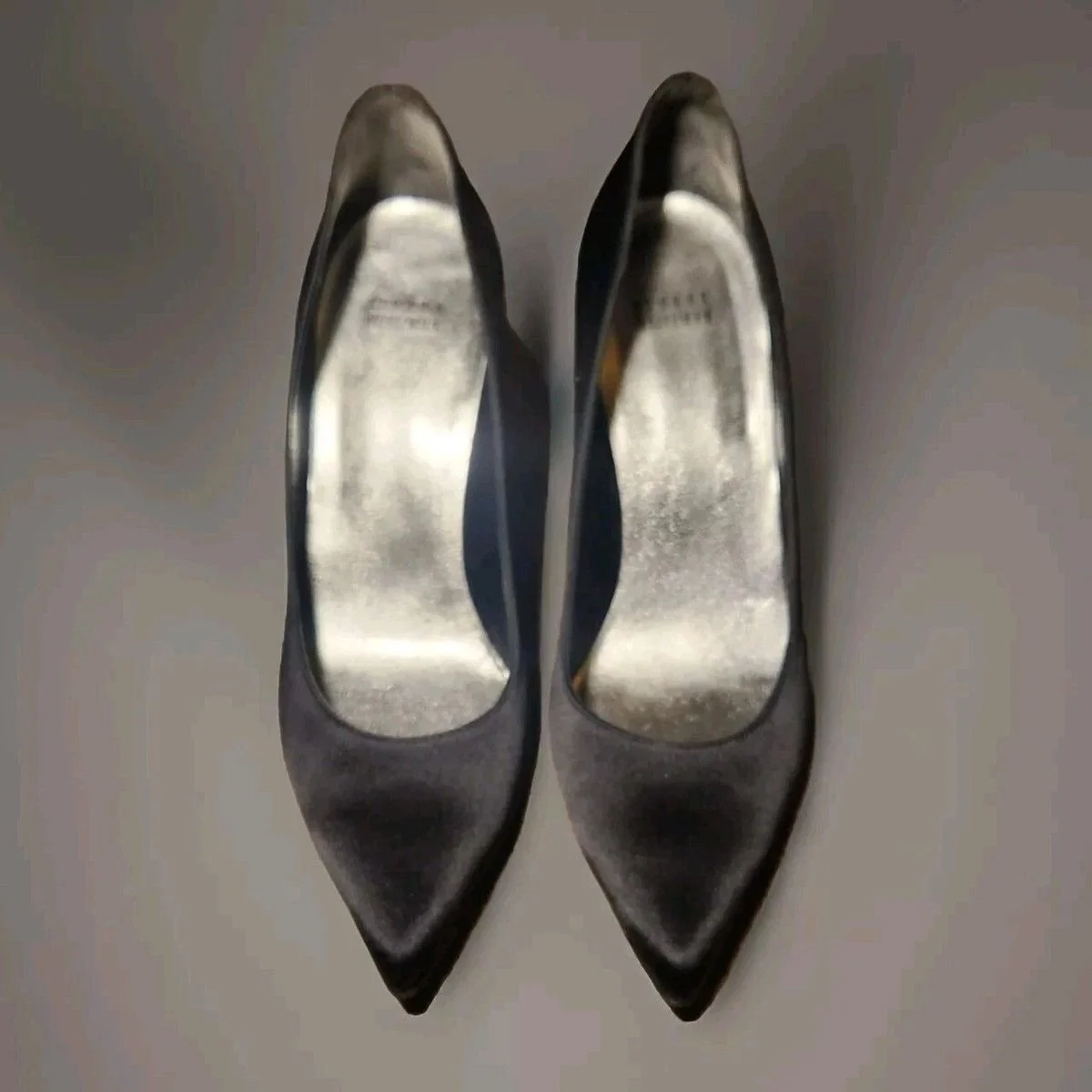 050_STUART WEITZMAN 9.5 BLACK SATIN CLASSIC .jpg