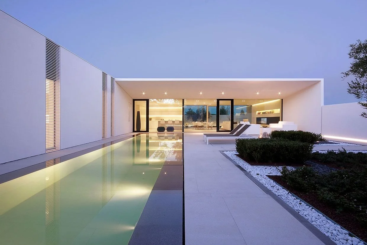 039_jesolo lido pool villa by jm architectur.jpg