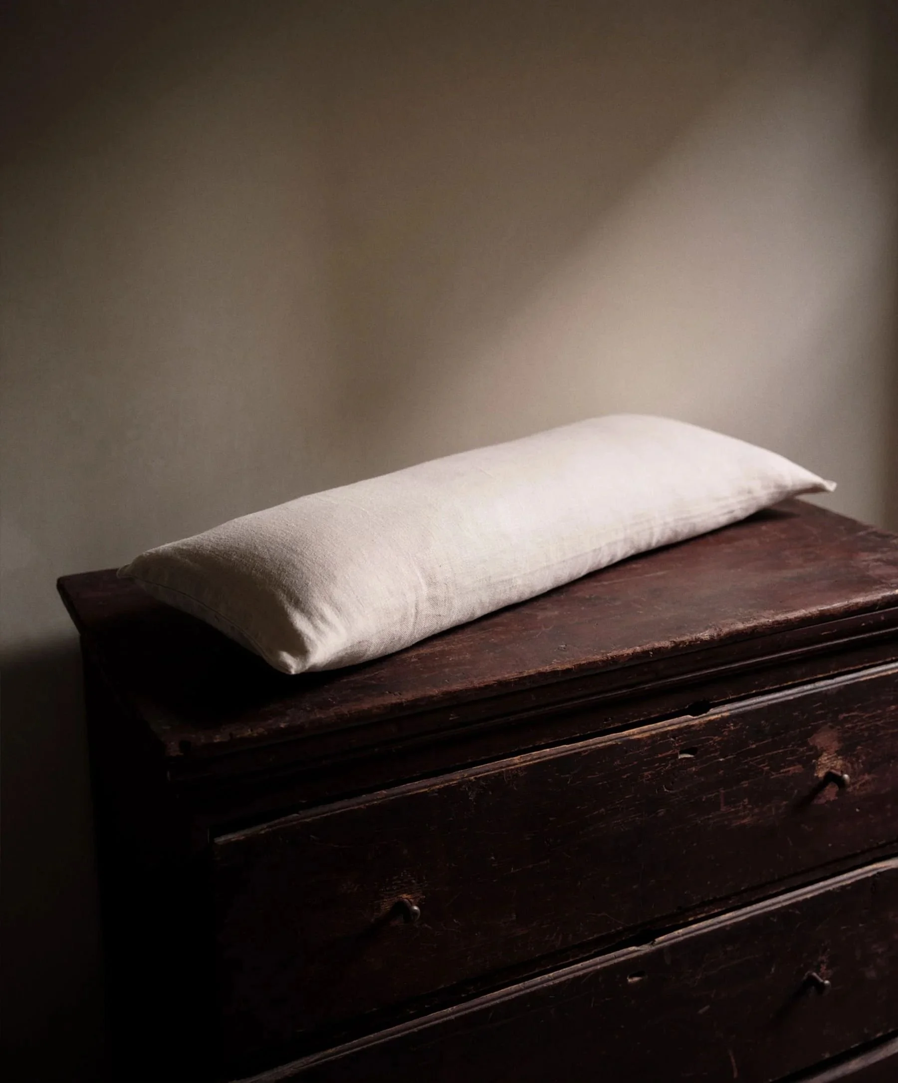 023_Recline Linen Cushion - Flax _ CULTIVER .jpg