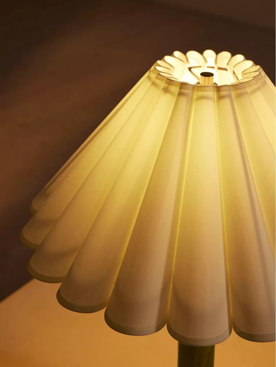094_SOHO HOME - Ferguson scalloped-shade lin.jpg