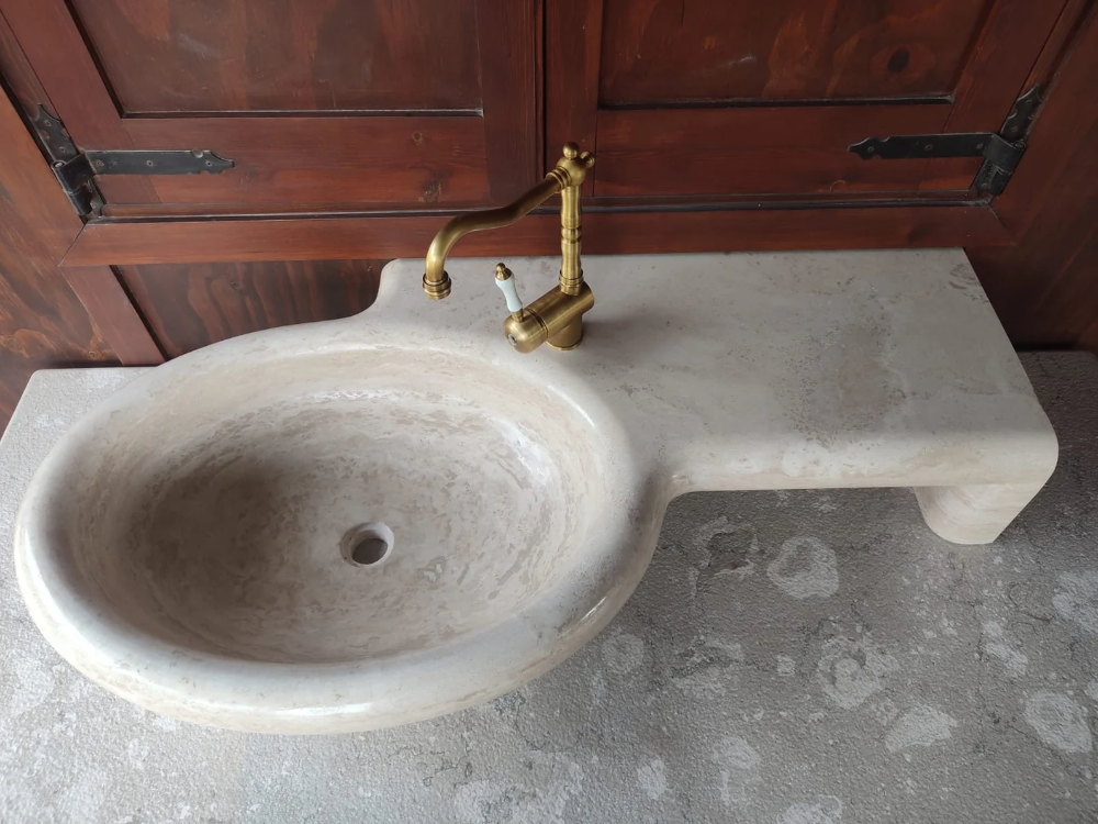 136_Washbasin in Polished Roman Travertine. .png