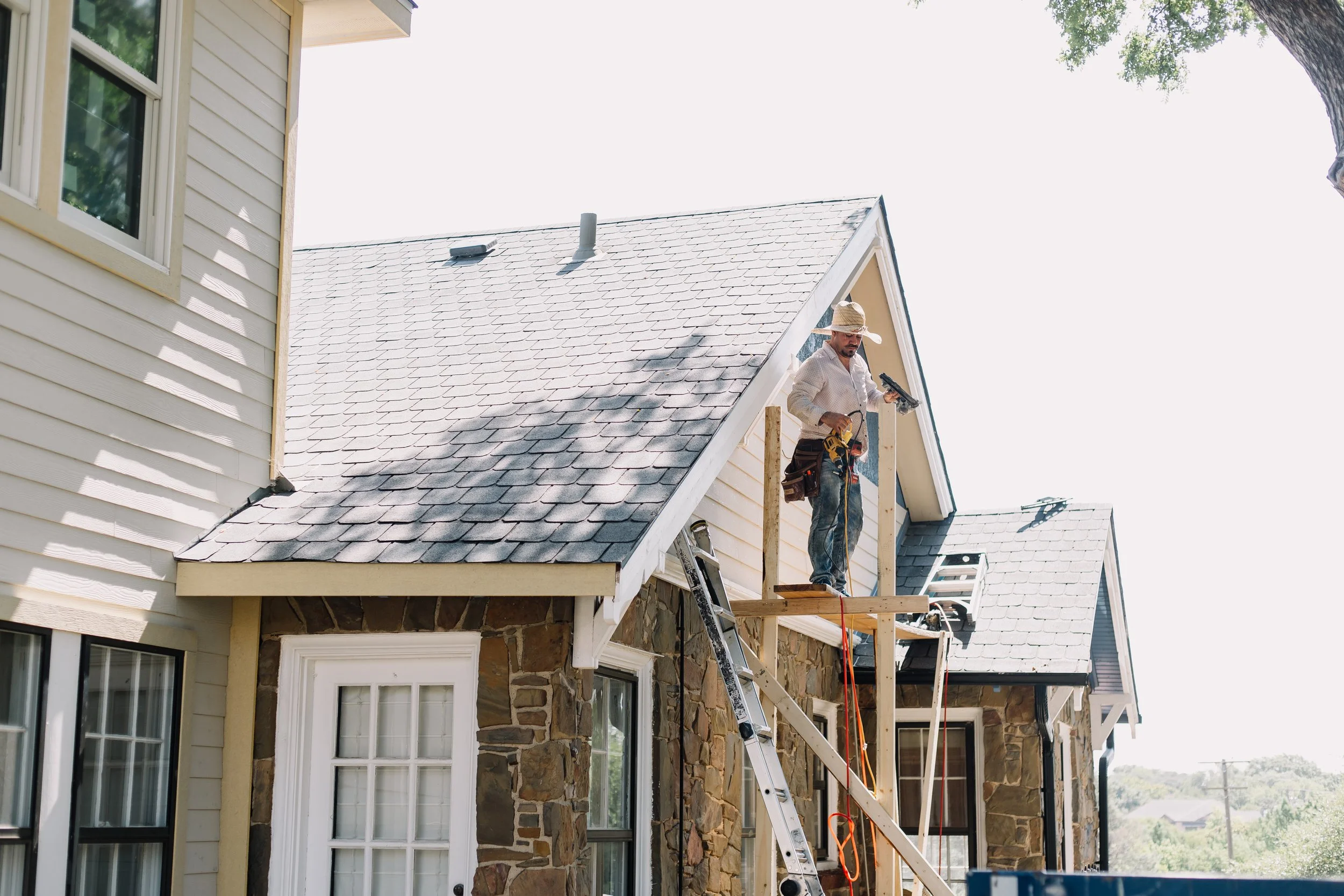 Selling a House With an Old Roof in Fort Worth