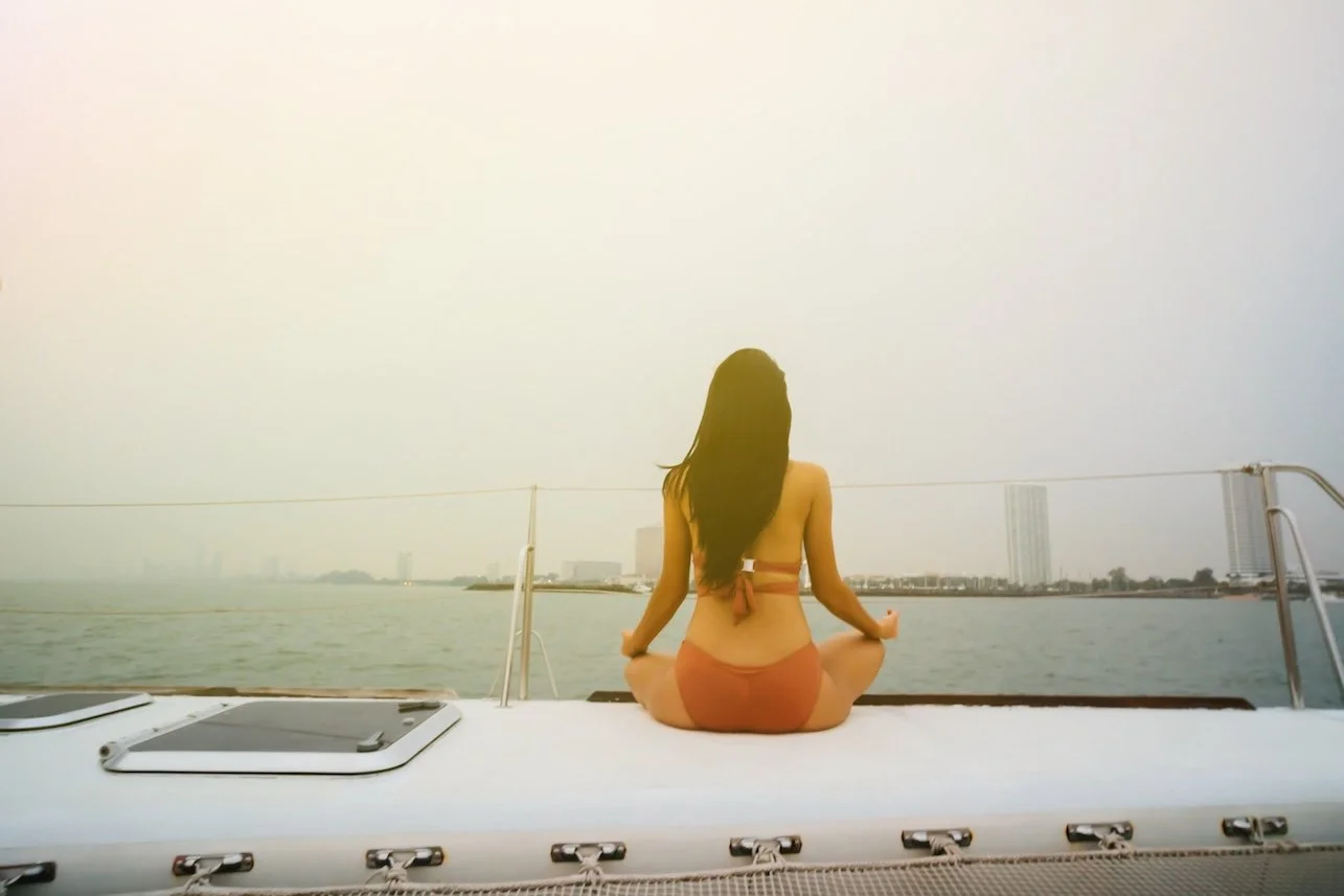 Yoga on the Water: How to Combine Boating With Wellness