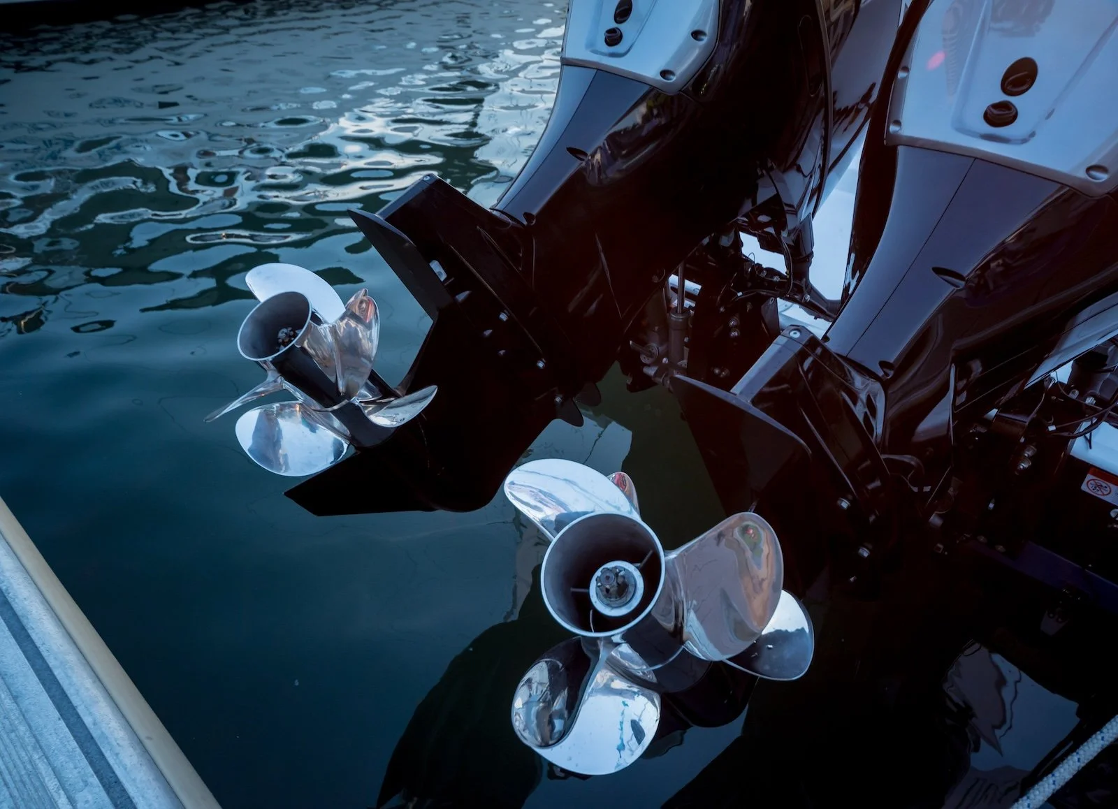 Understanding Boat Engine Types: Outboard vs Inboard & More — Your Boat ...