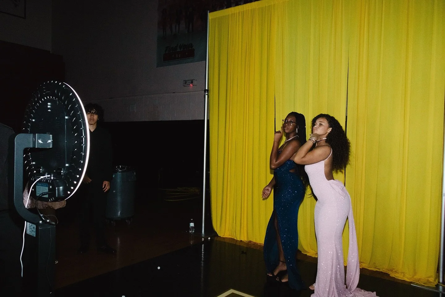 Photobooth magic 🪄 

#photobooth #homecoming #hoco #parties #events #photoboothfun #explorepage✨