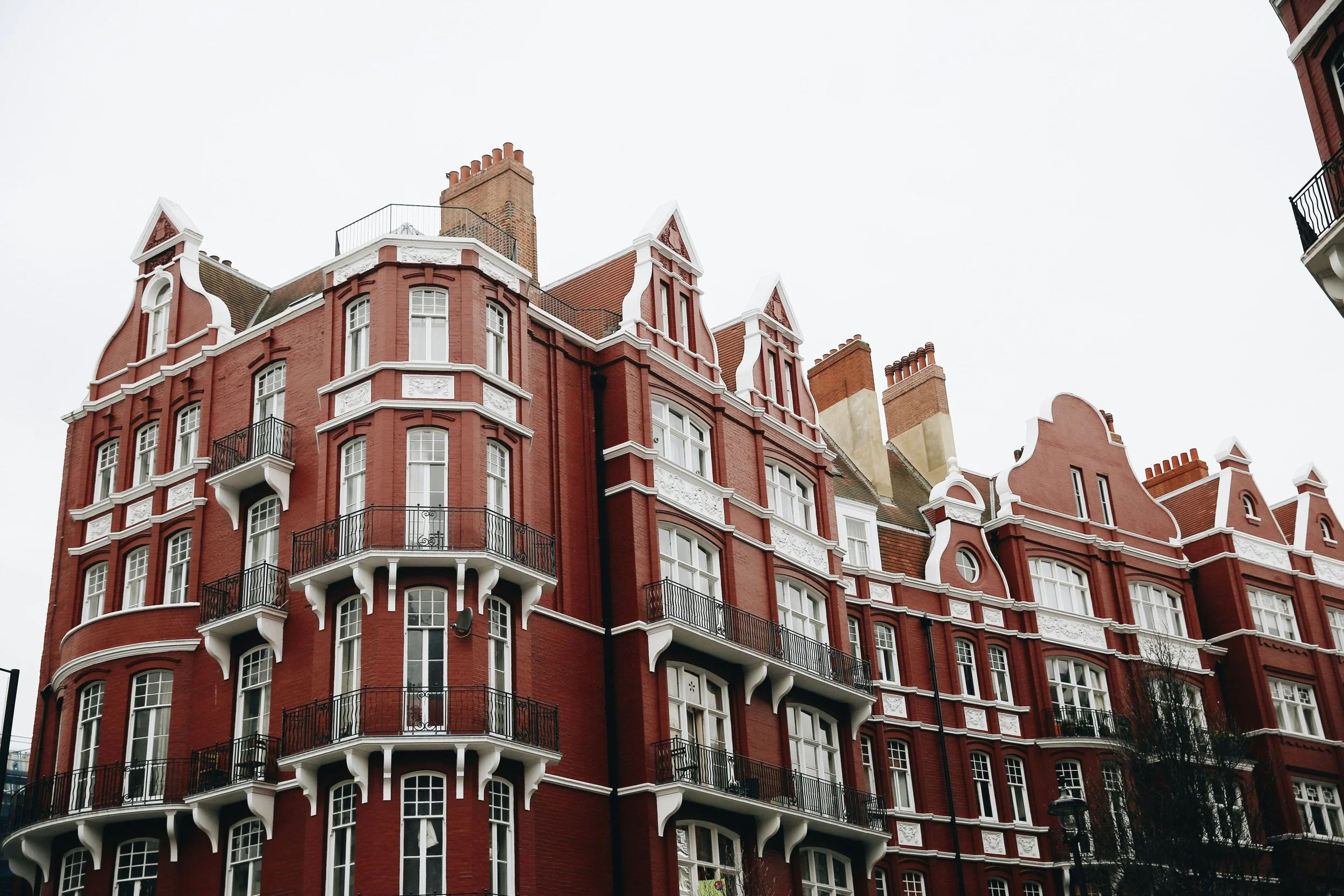 UK Property Sales Fall as Flats Struggle to Sell