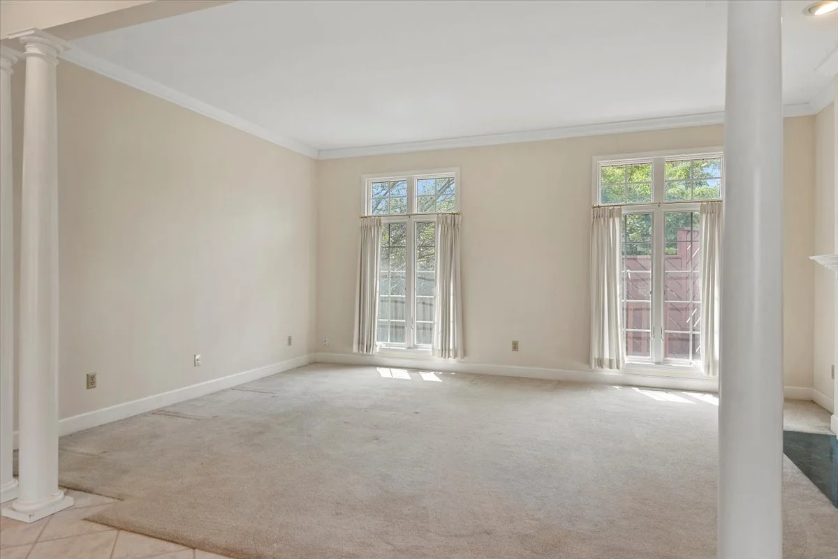 09-Living Room.jpg
