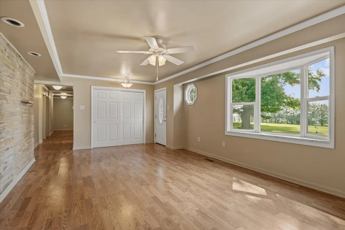 09-Living Room.jpg