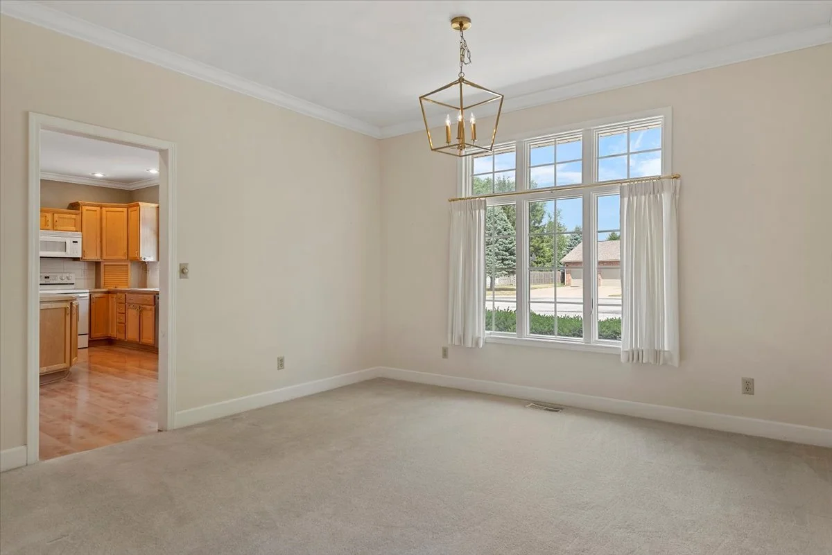 10-Dining Room.jpg