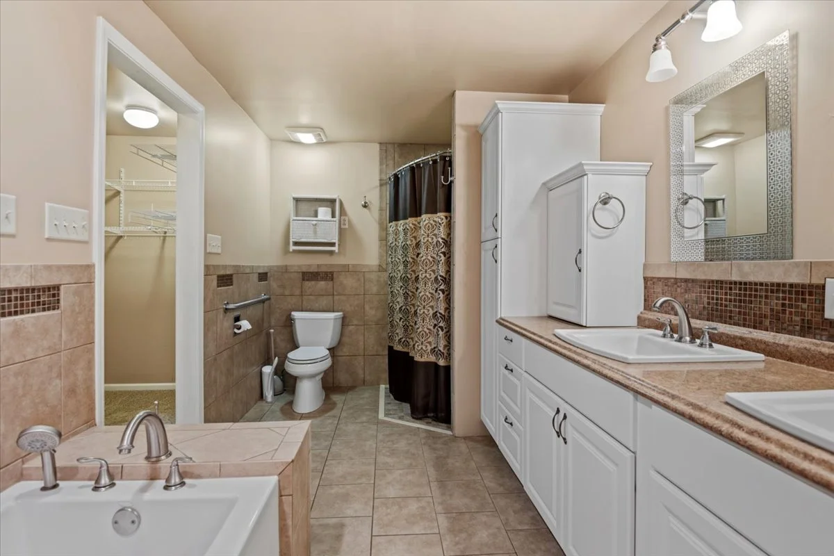 40-Primary Bathroom.jpg