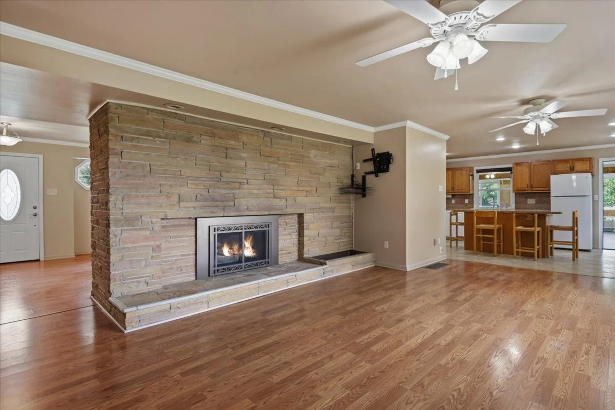12-Dining Room.jpg