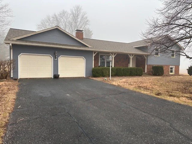 PENDING! 2113 Southbrooke Rd, Jacksonville, IL 62650