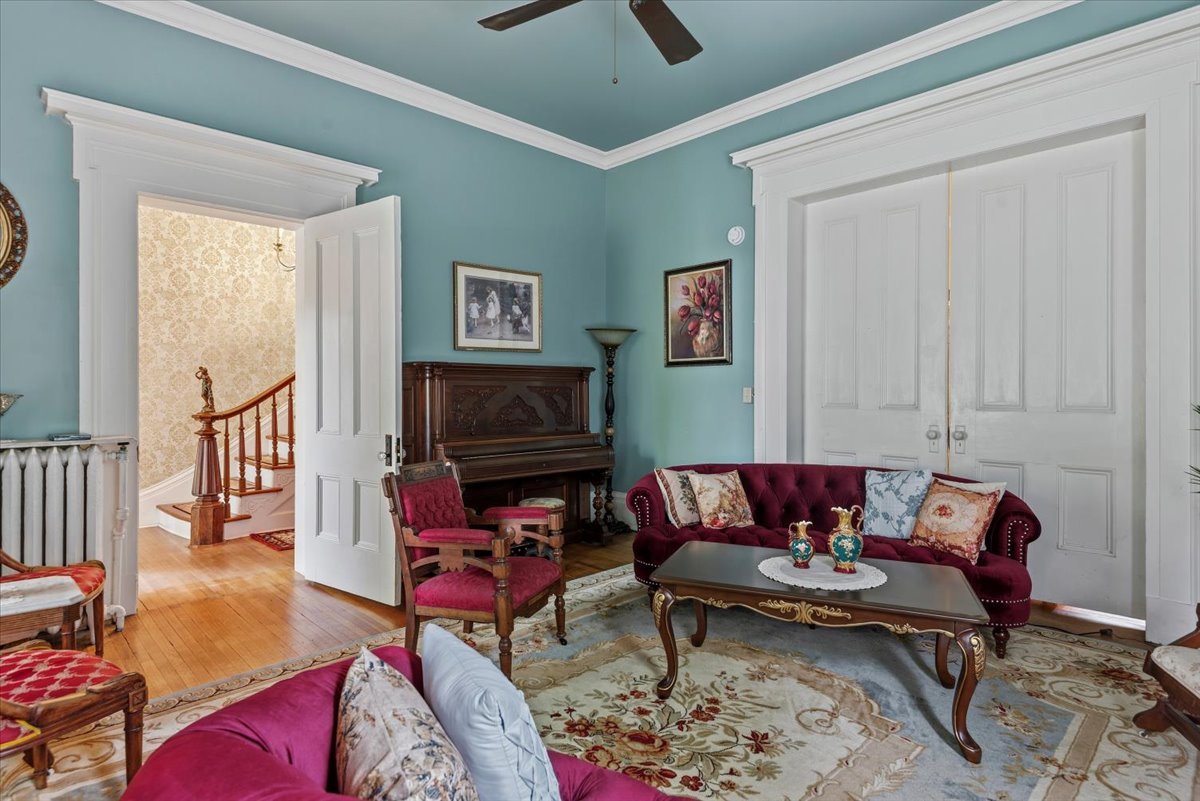 09-Living Room.jpg